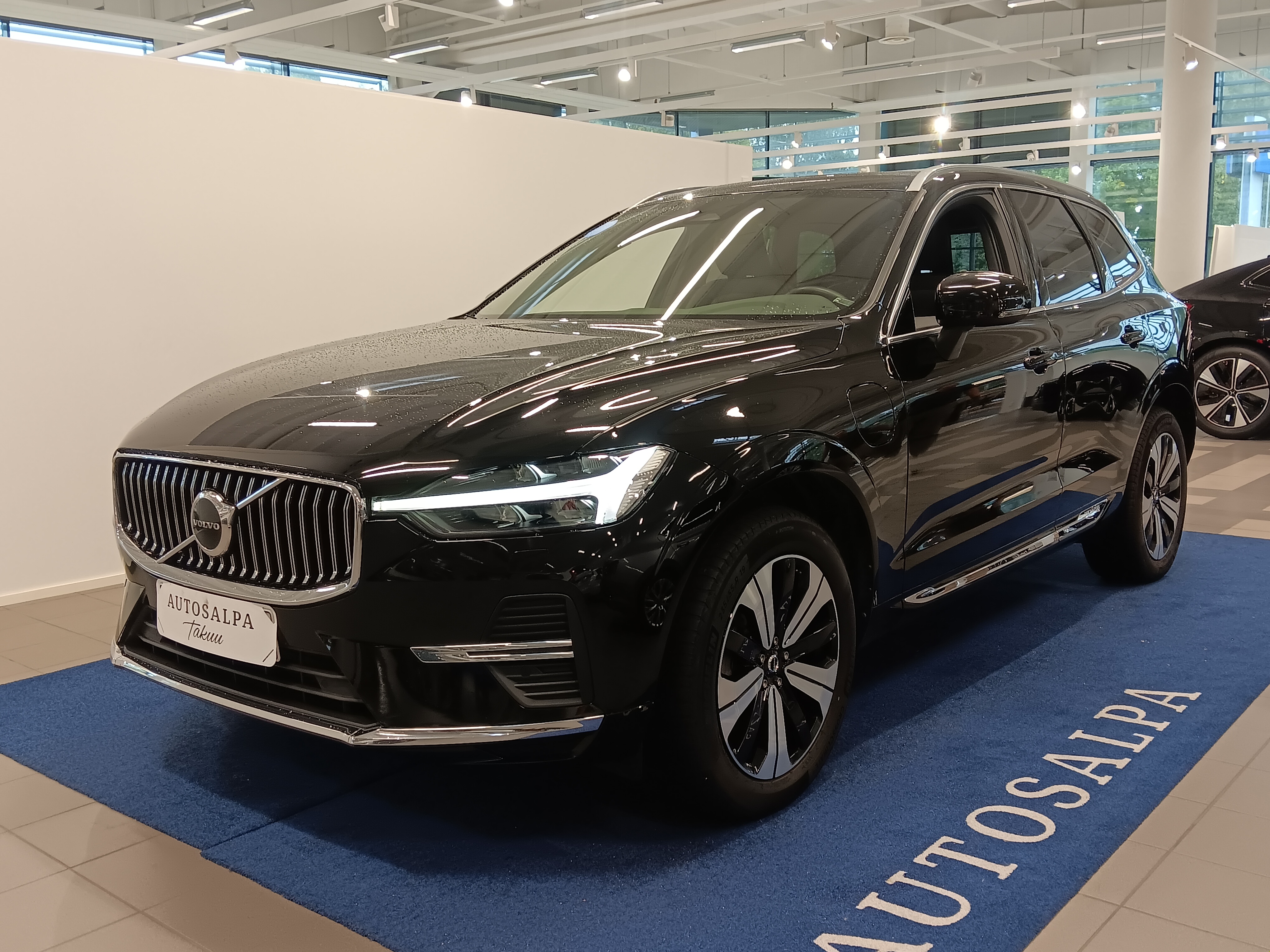 VOLVO XC60 2023