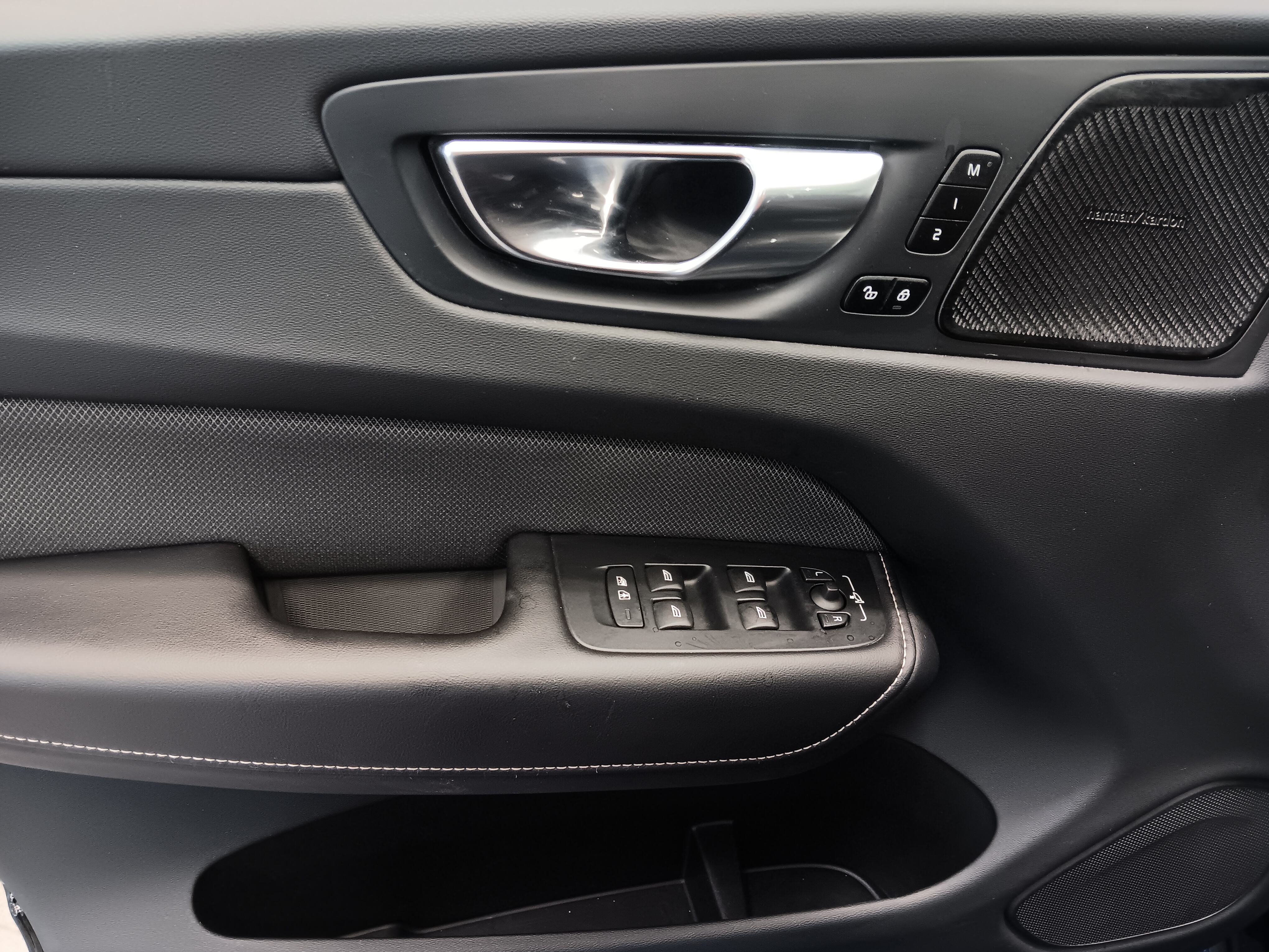 VOLVO XC60 2023