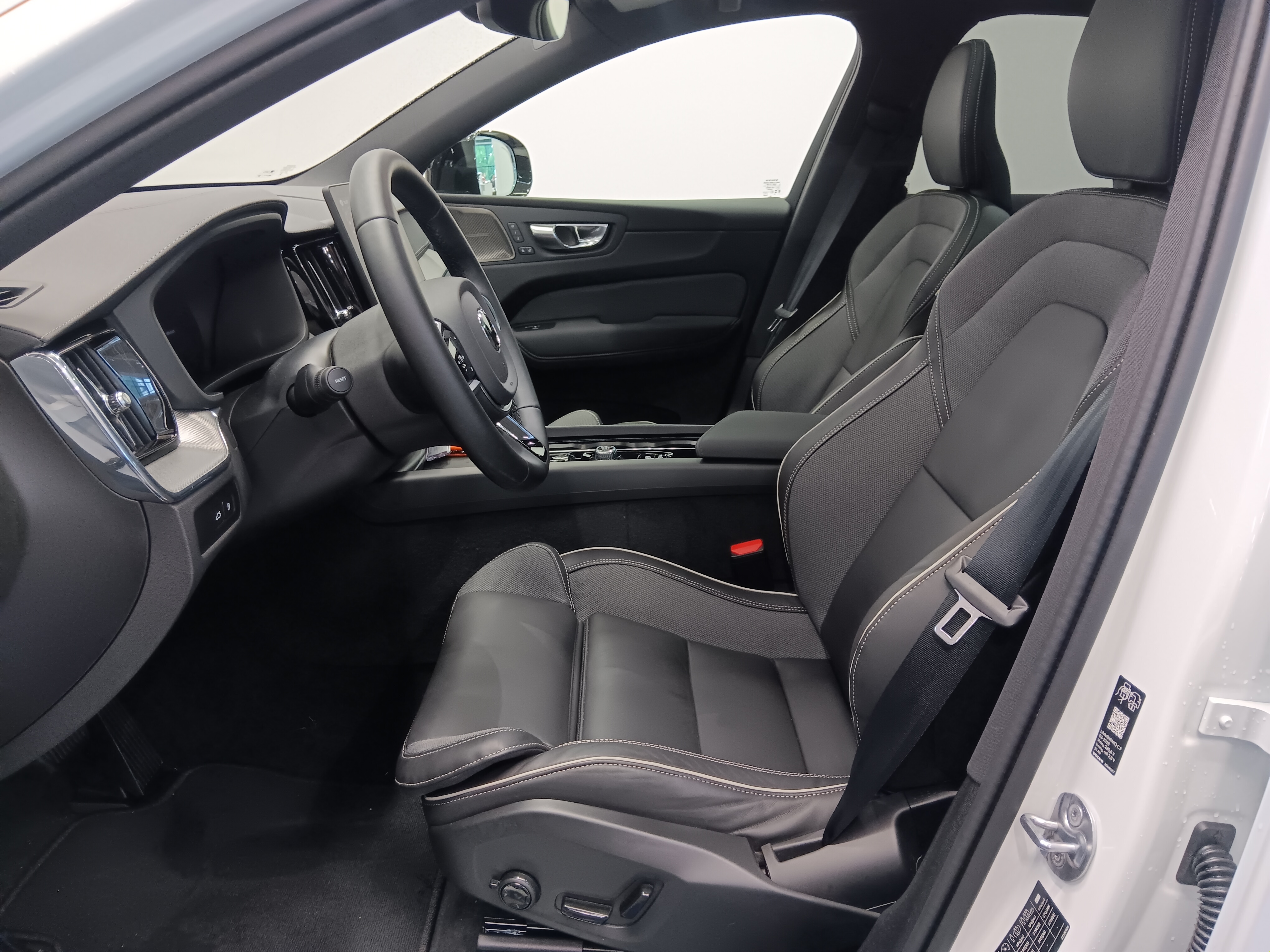 VOLVO XC60 2026