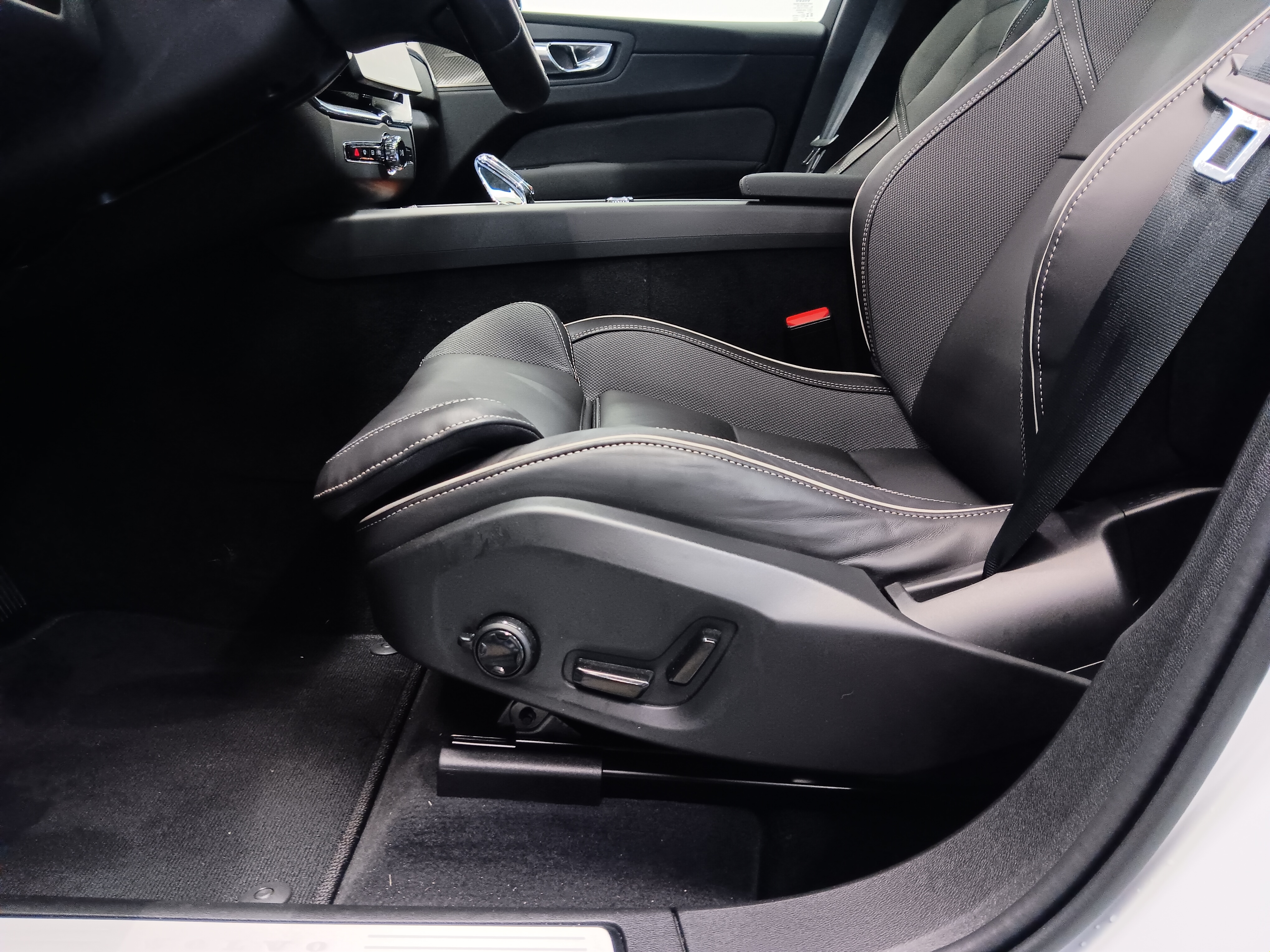 VOLVO XC60 2026