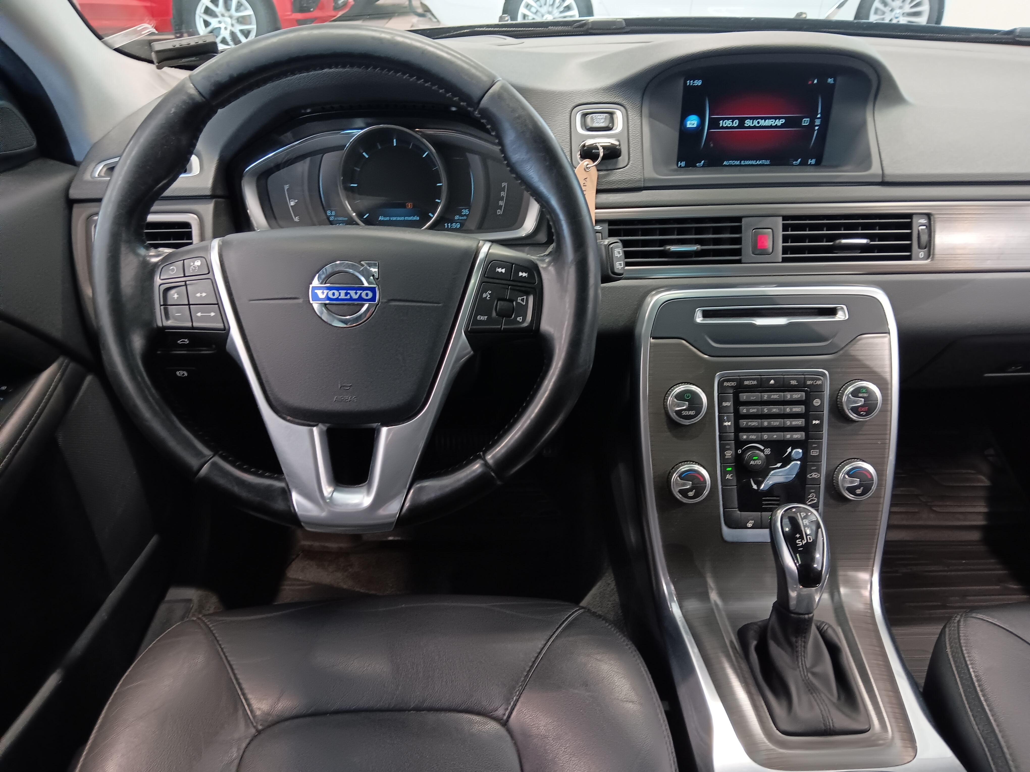 VOLVO XC70 2015