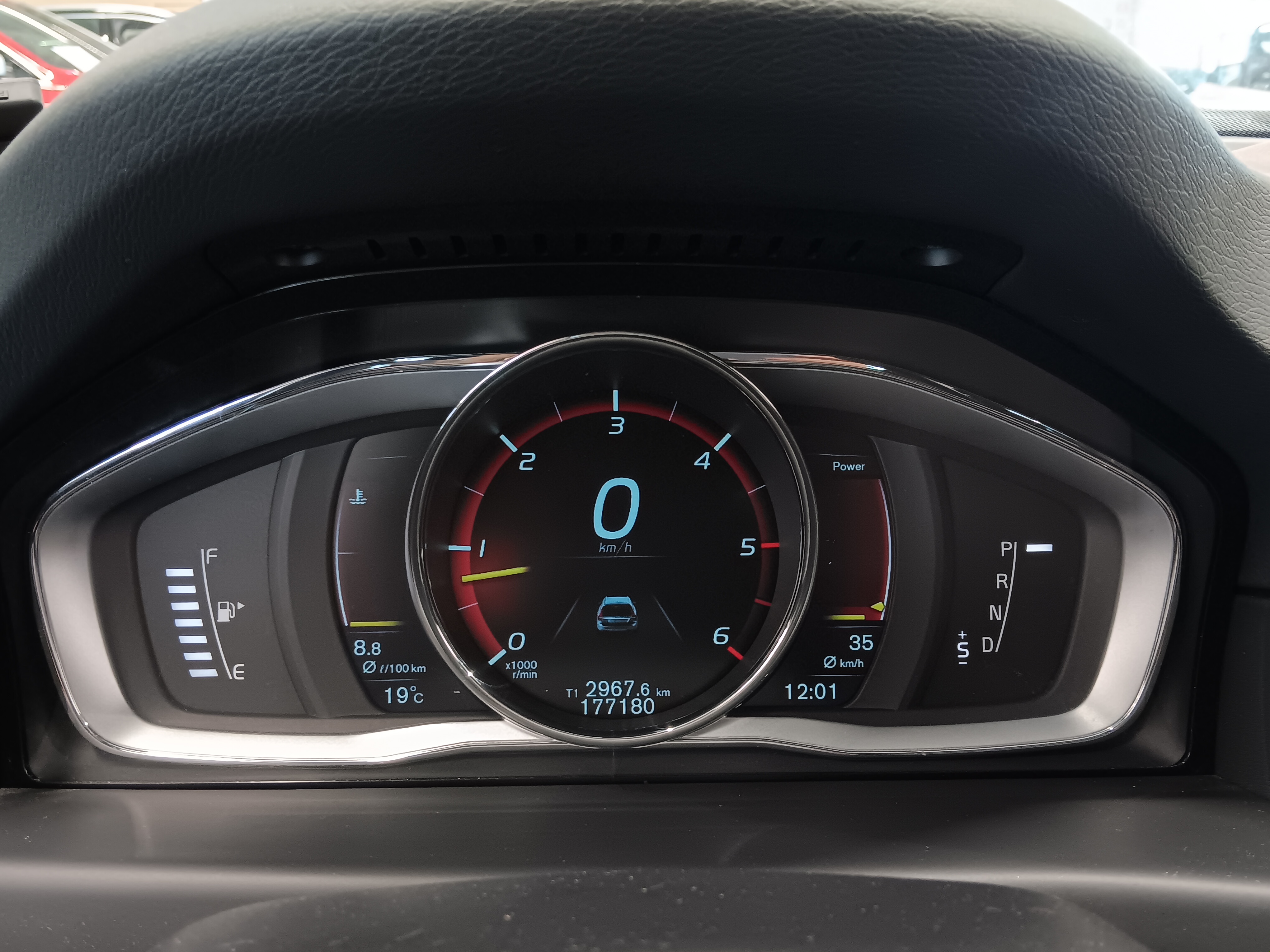 VOLVO XC70 2015
