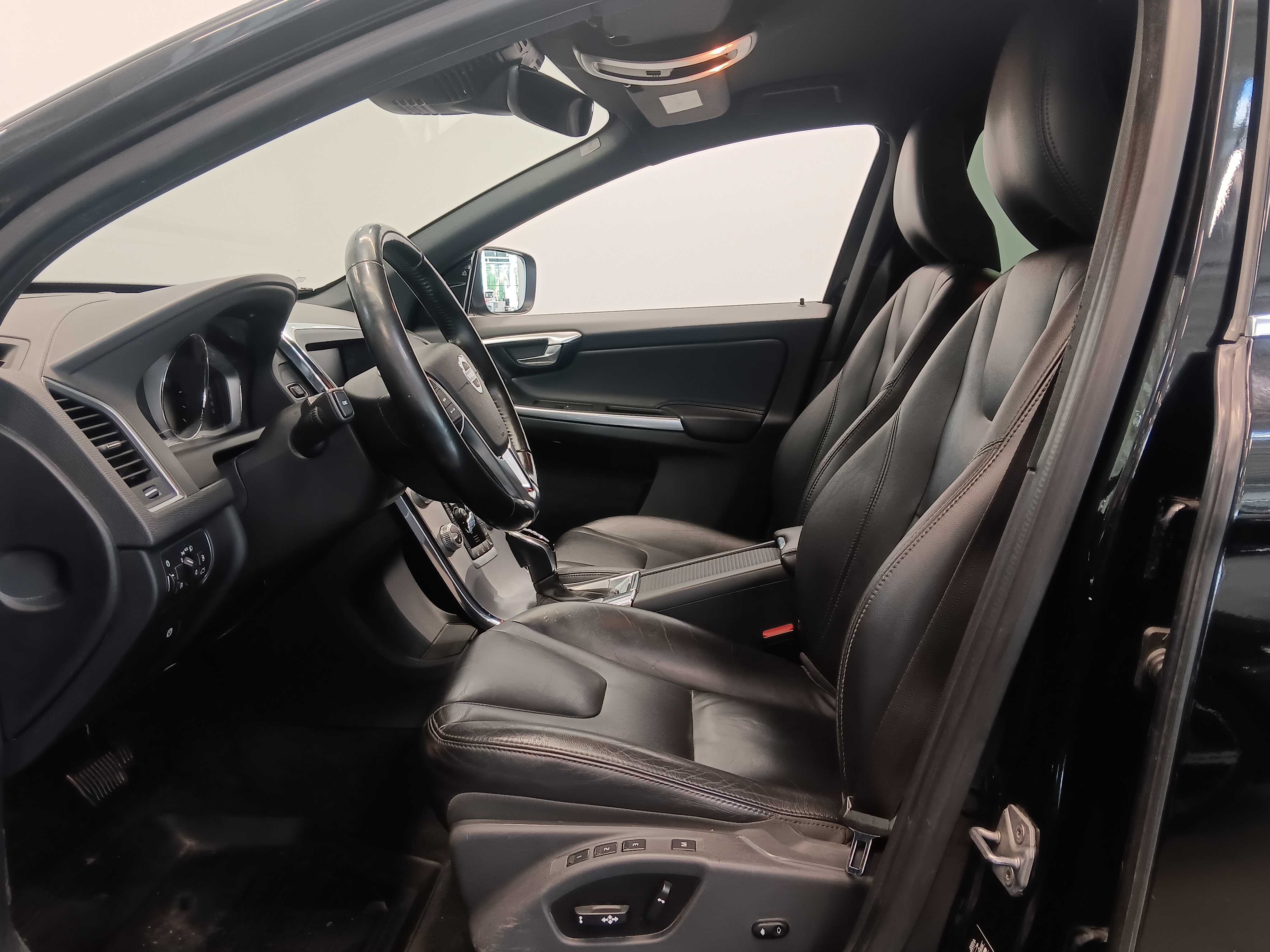 VOLVO XC60 2017