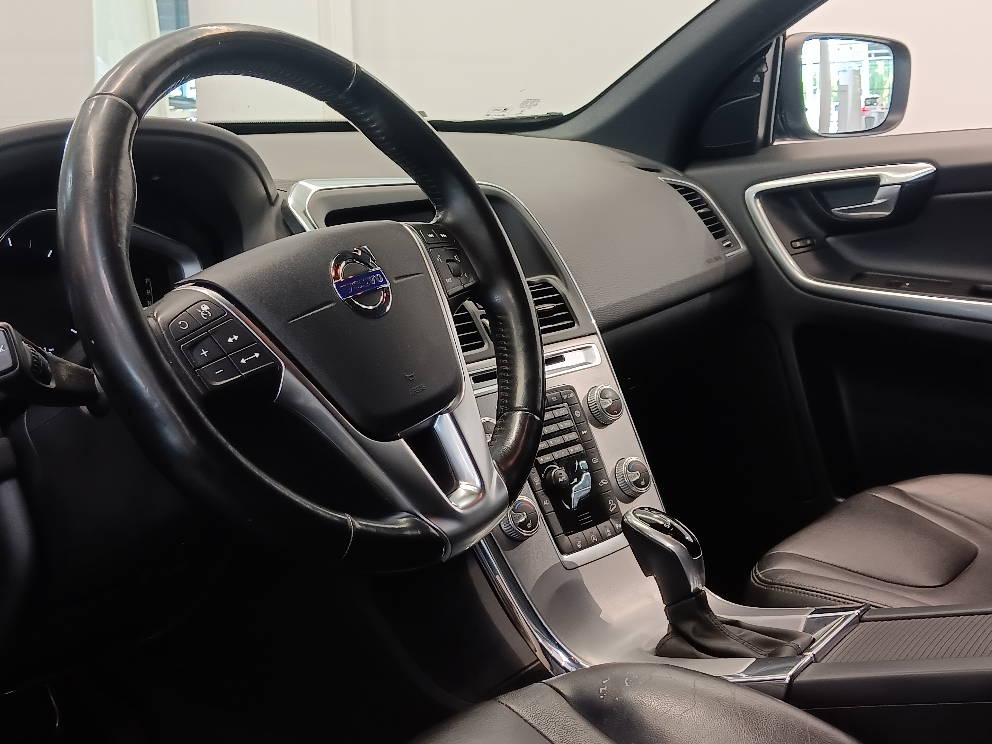 VOLVO XC60 2017