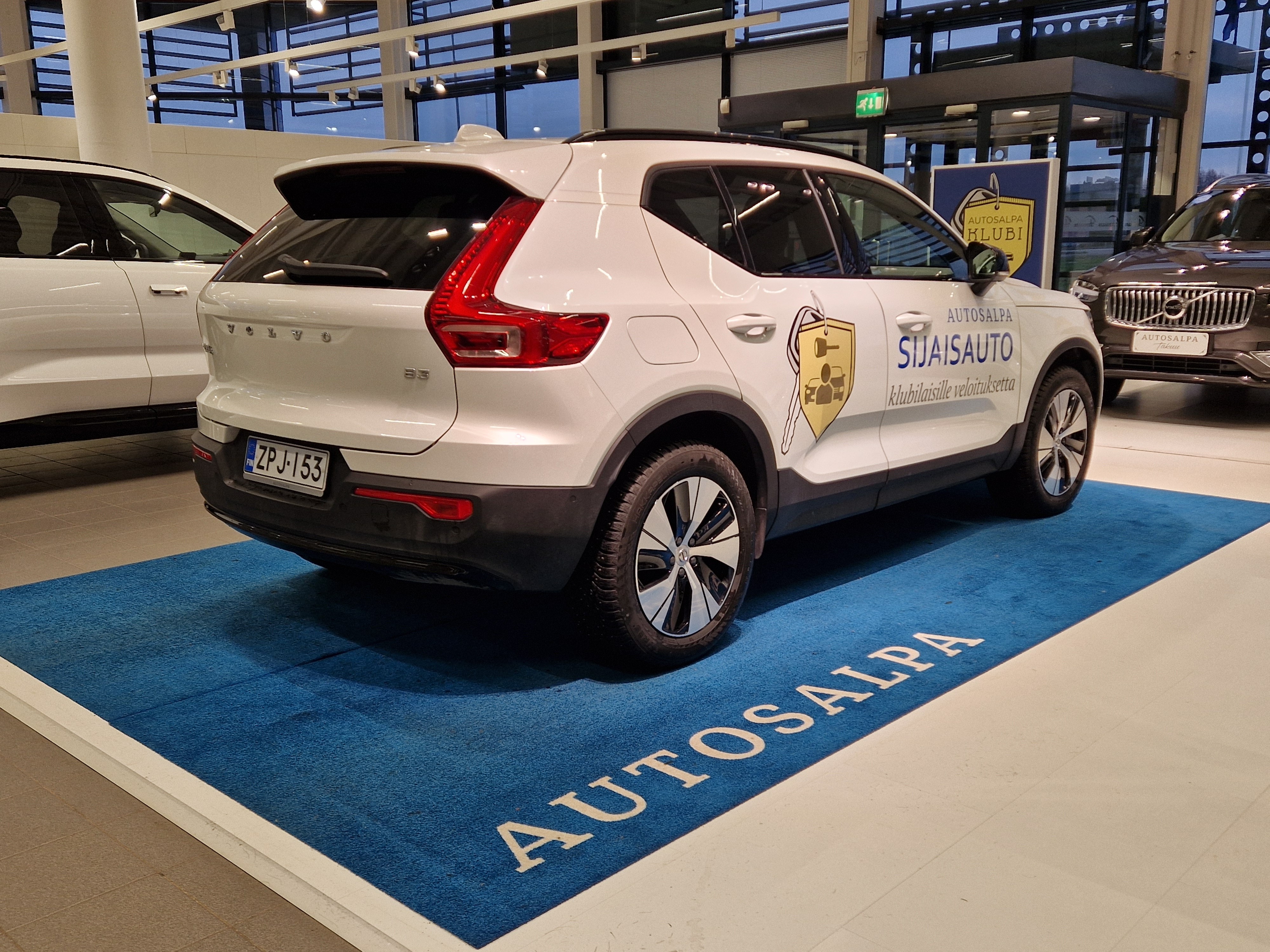 VOLVO XC40 2025