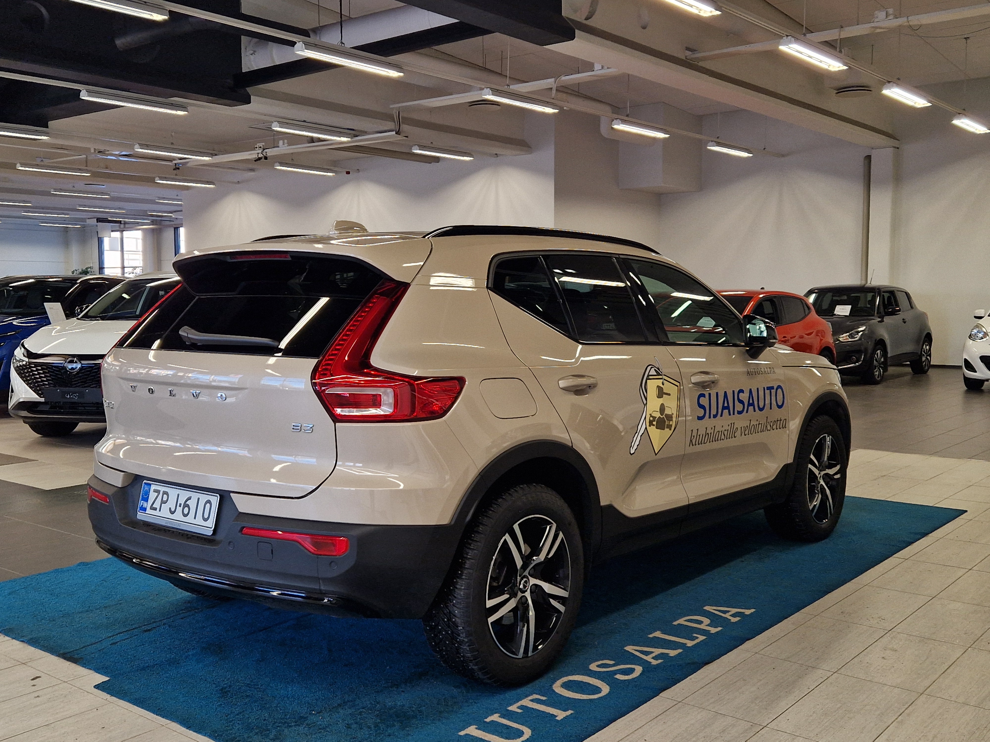 VOLVO XC40 2025