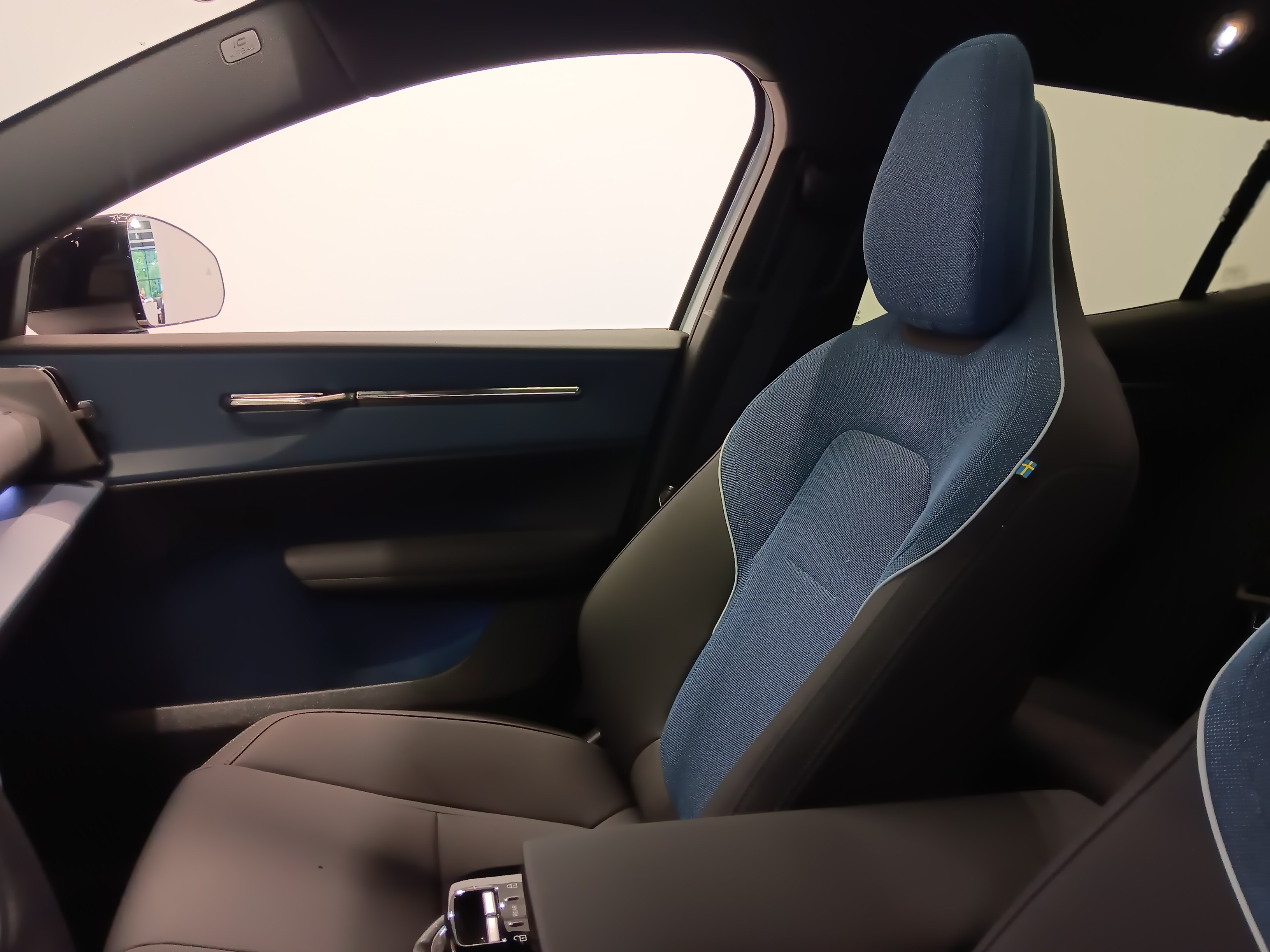 VOLVO EX30 Cross Country 2025