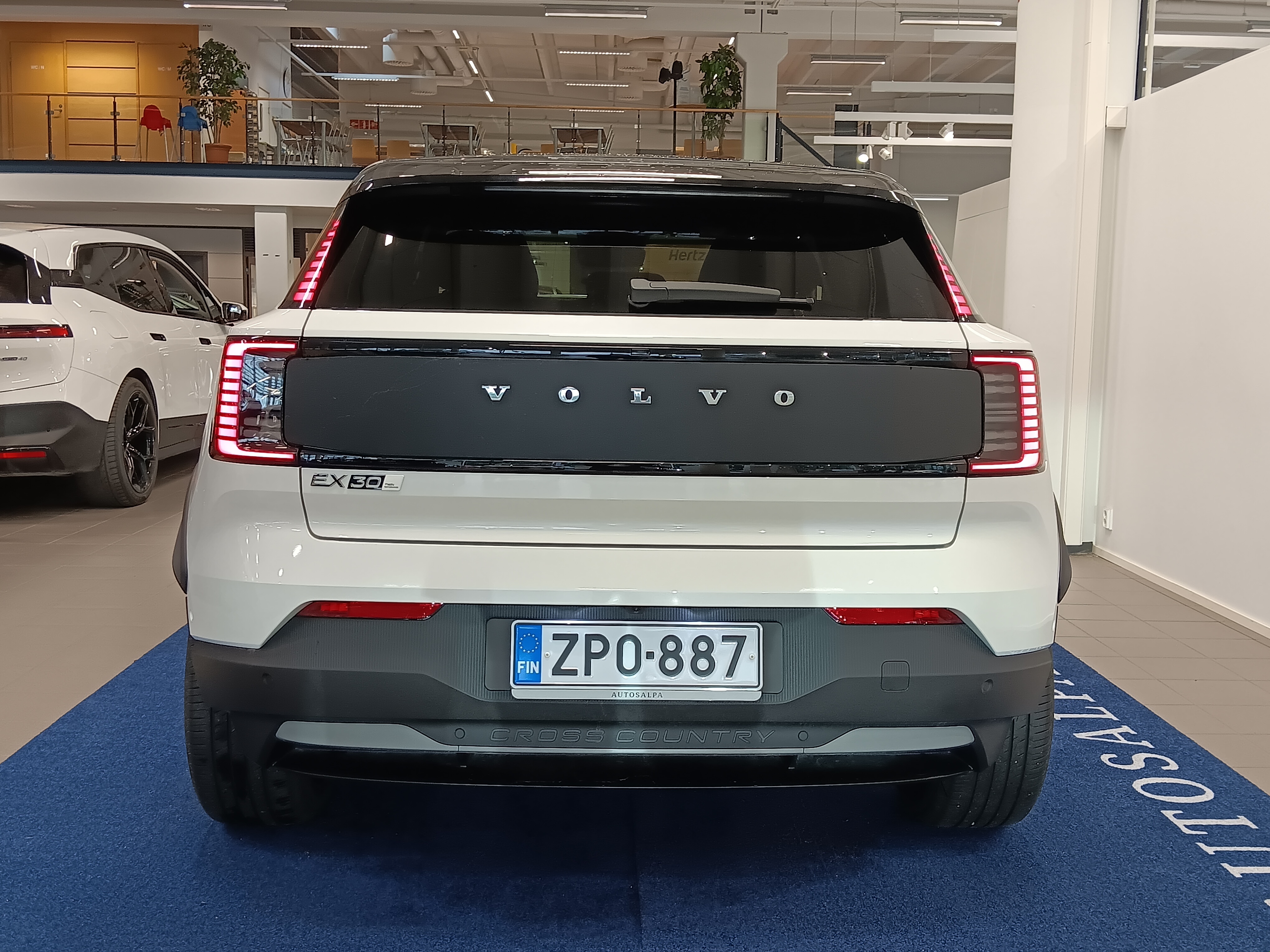 VOLVO EX30 Cross Country 2025