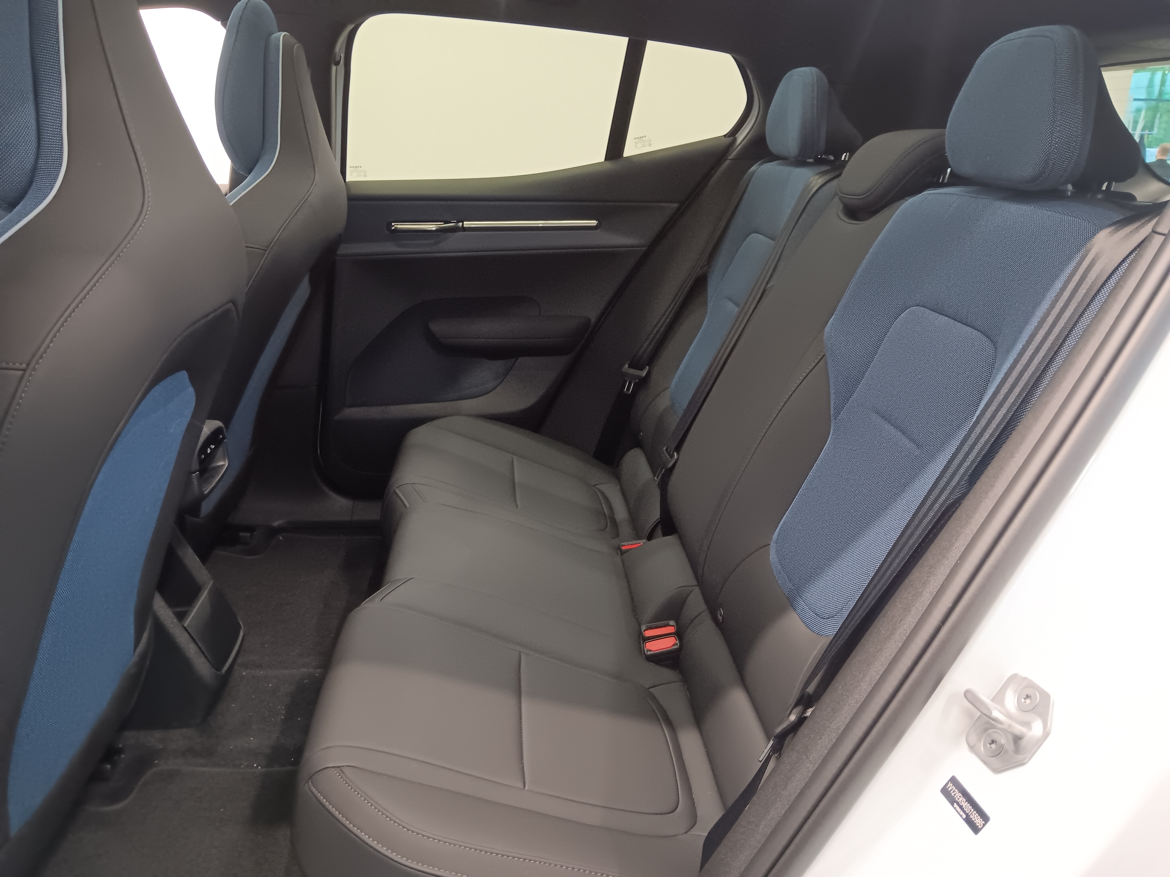 VOLVO EX30 Cross Country 2025