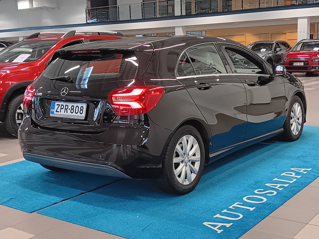 MERCEDES-BENZ A 2017