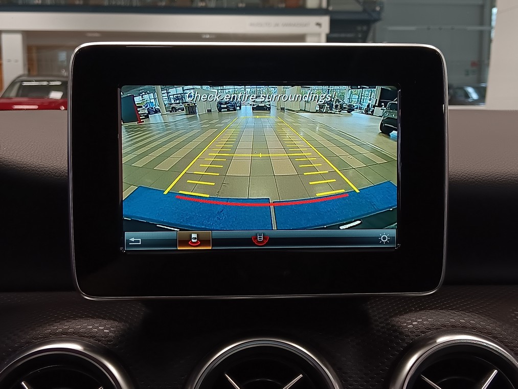 MERCEDES-BENZ A 2017