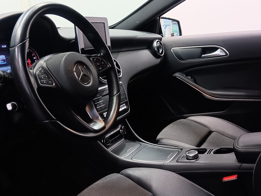 MERCEDES-BENZ A 2017