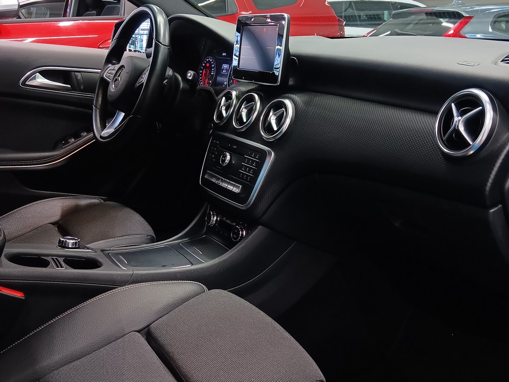 MERCEDES-BENZ A 2017