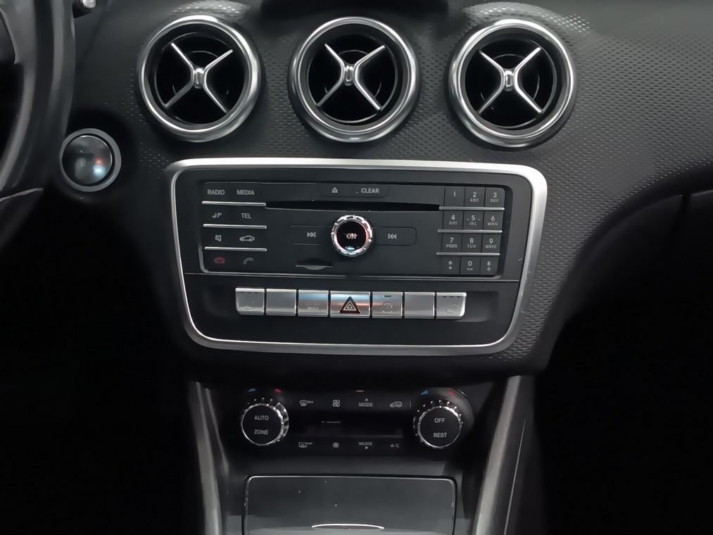 MERCEDES-BENZ A 2017