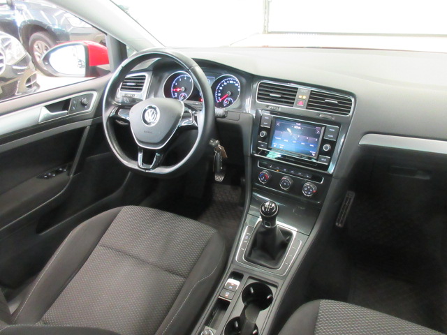 VOLKSWAGEN Golf 2018