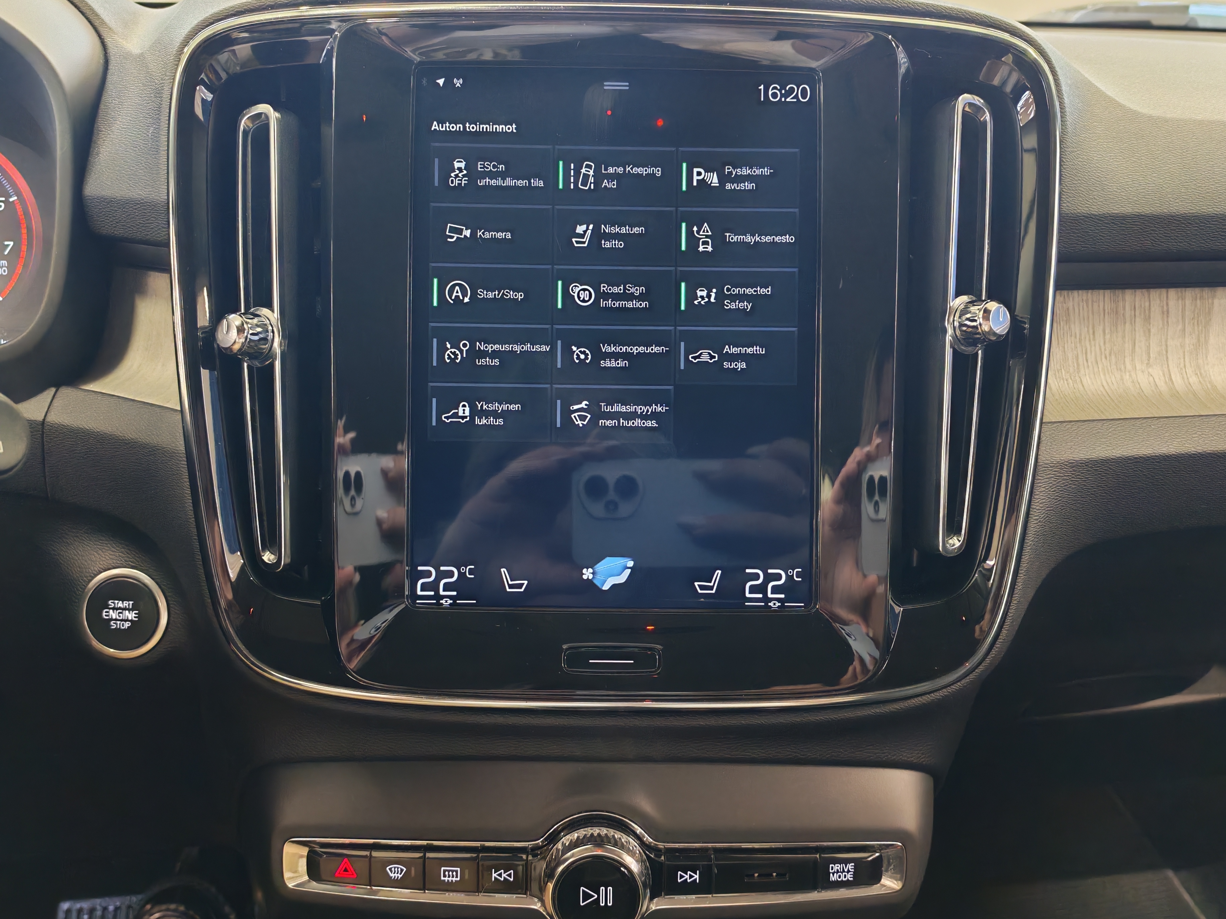 VOLVO XC40 2020