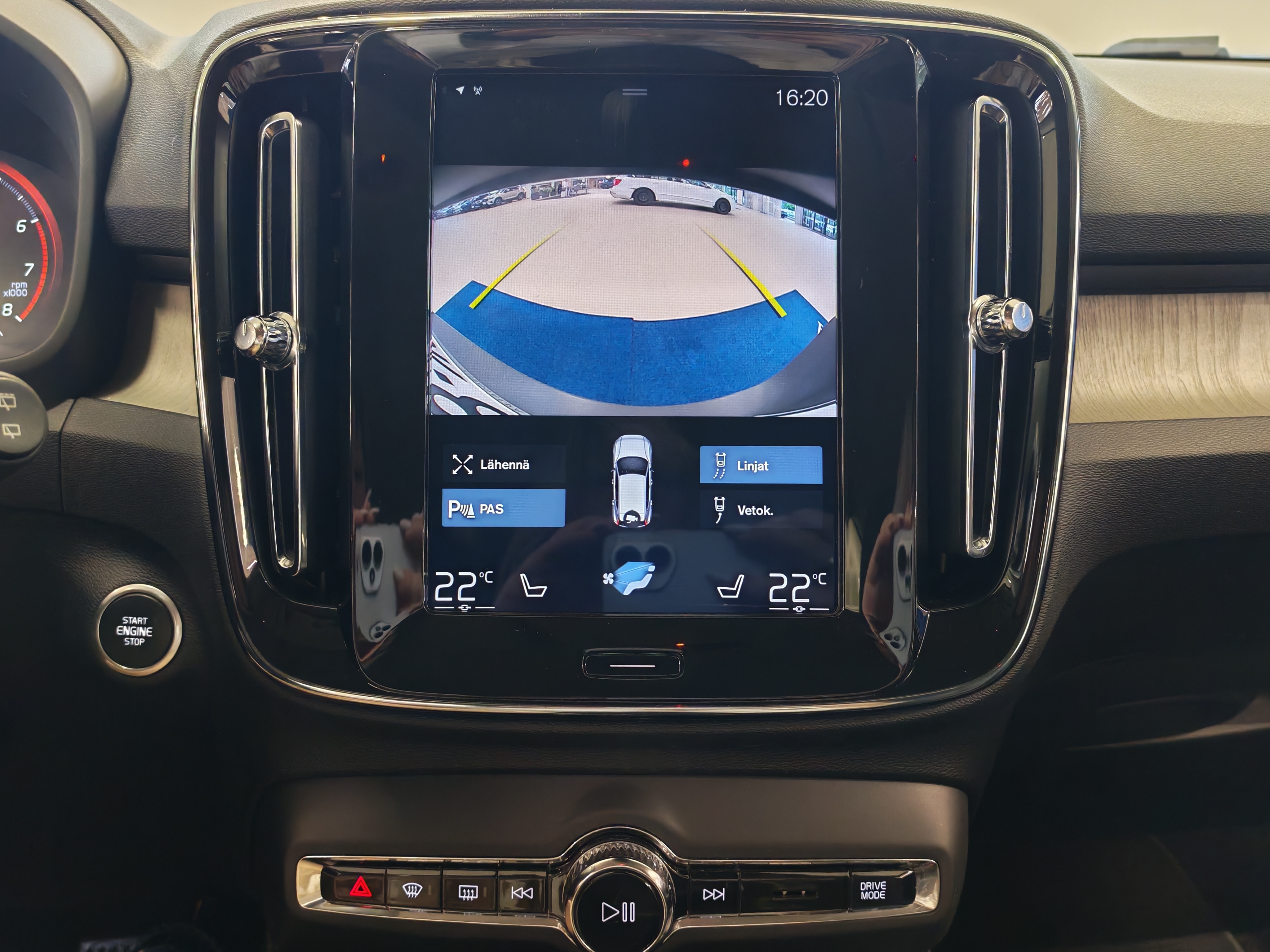 VOLVO XC40 2020