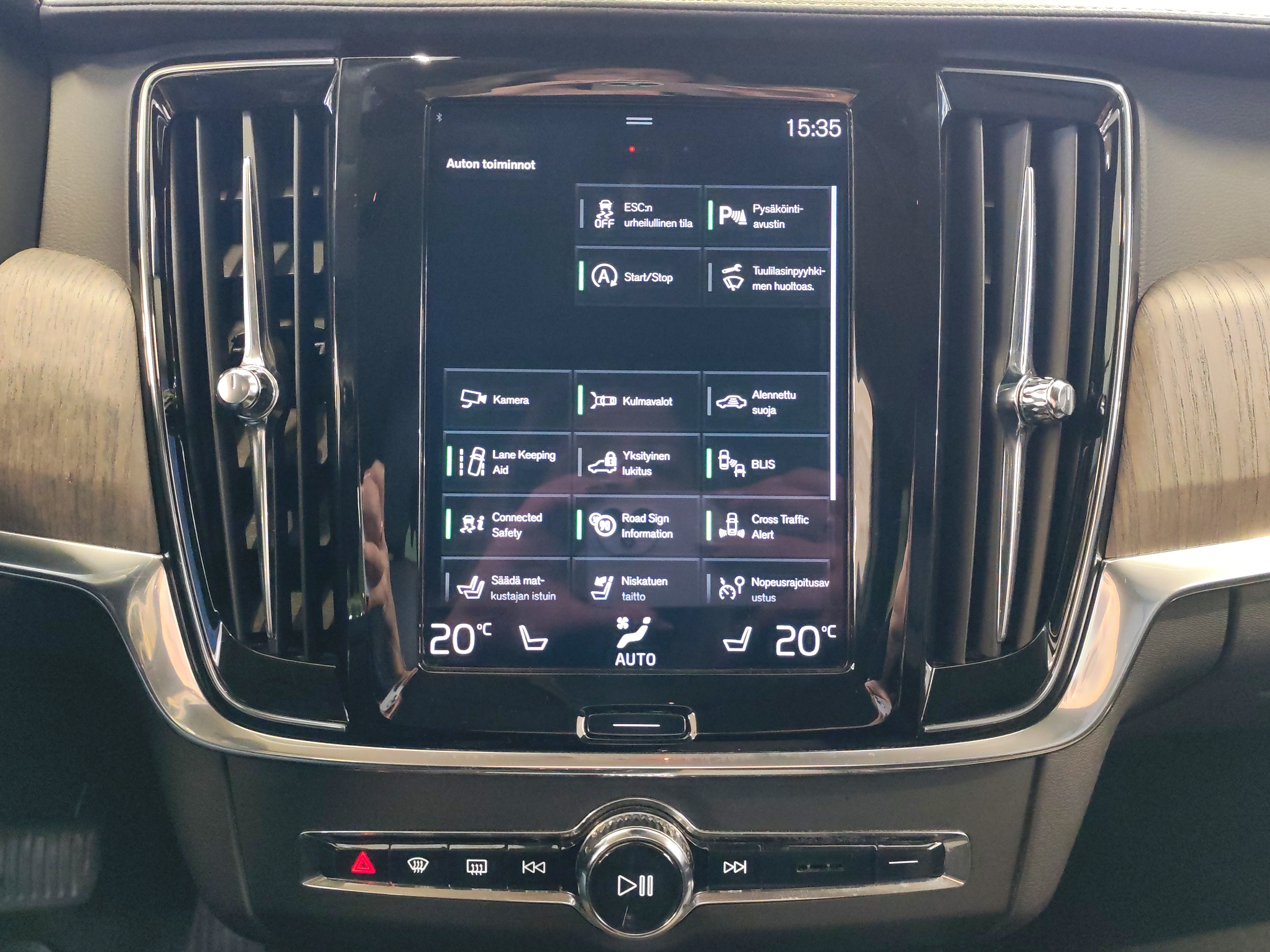VOLVO V90 2021