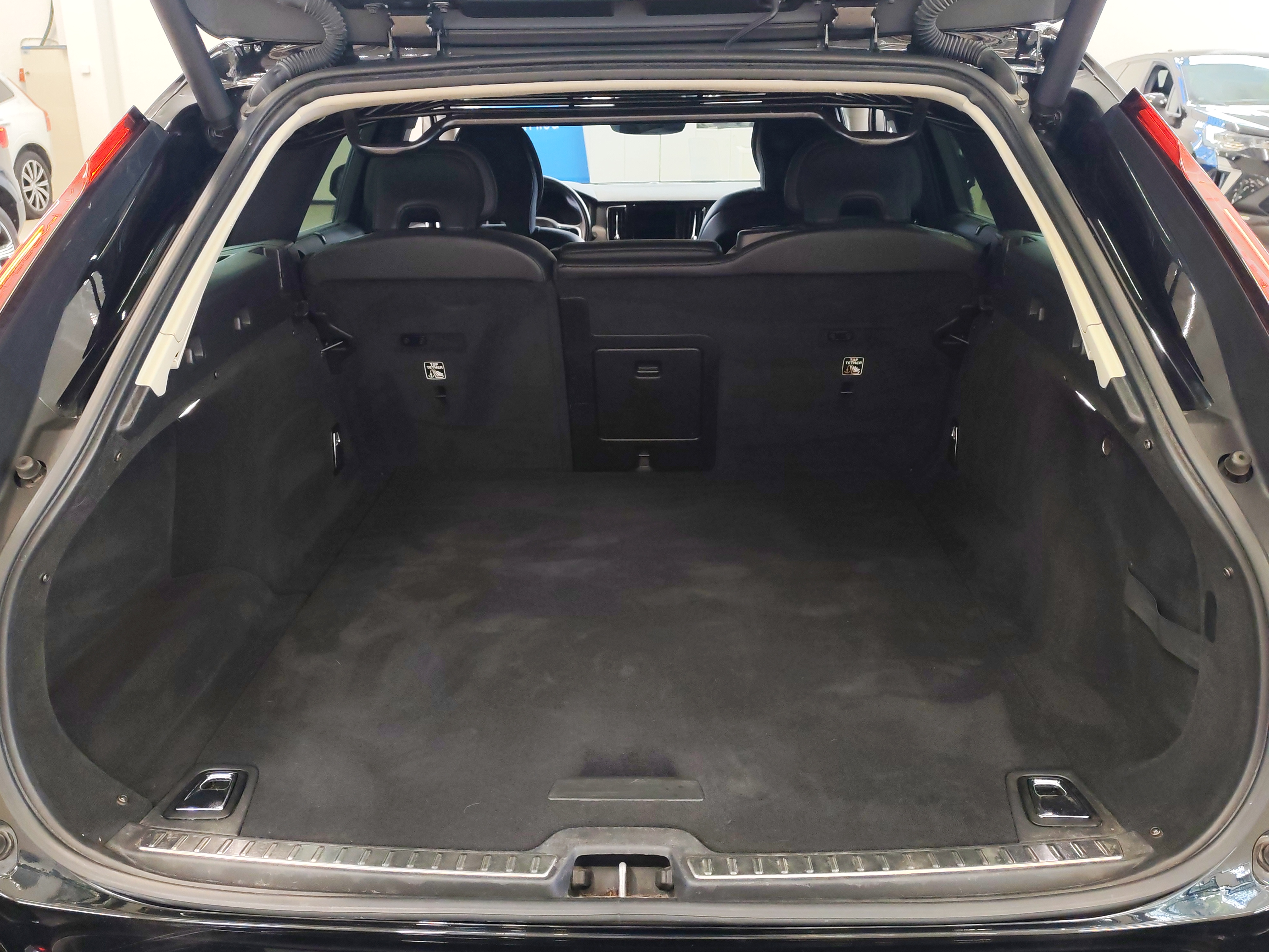 VOLVO V90 2021