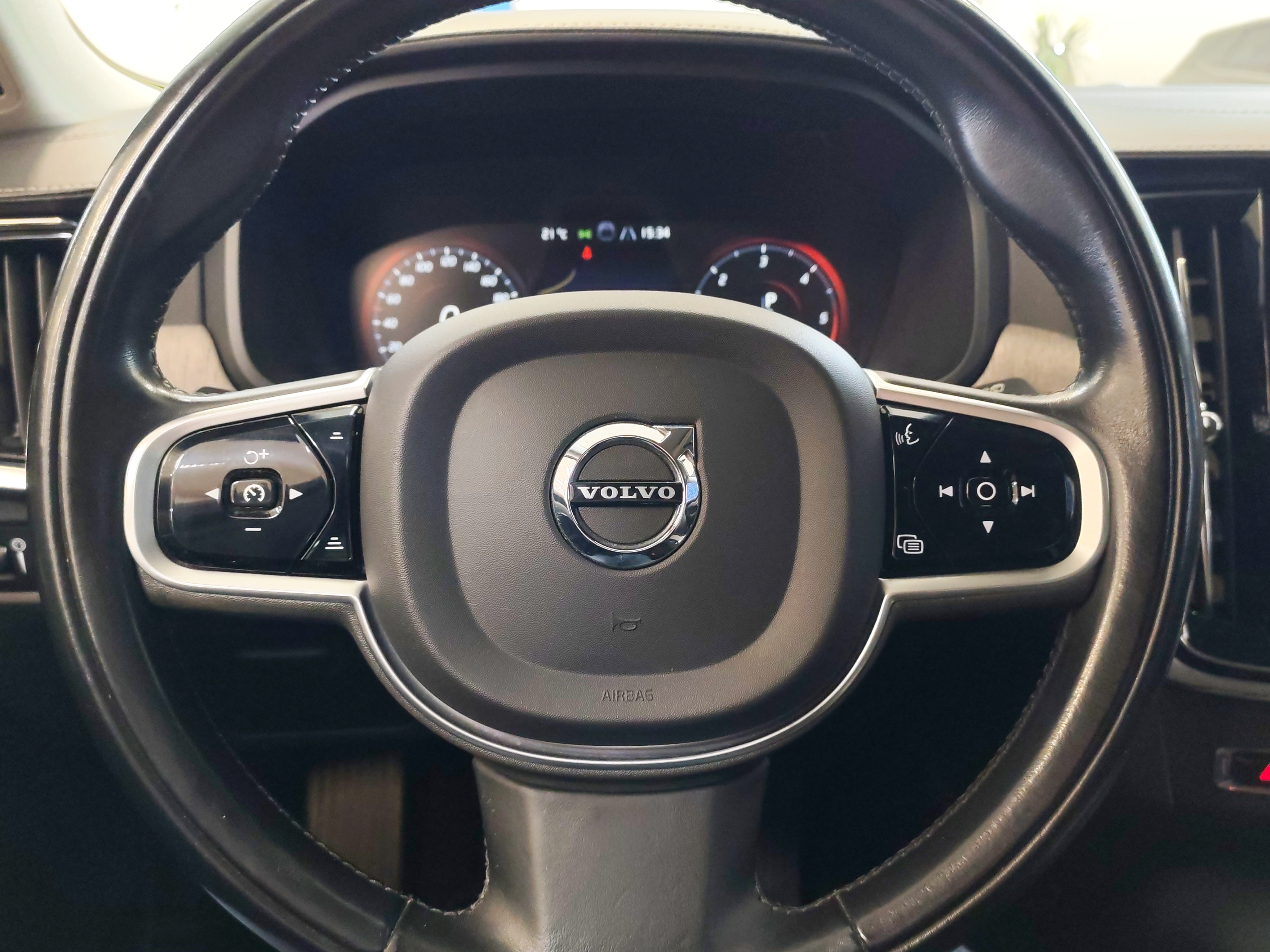VOLVO V90 2021