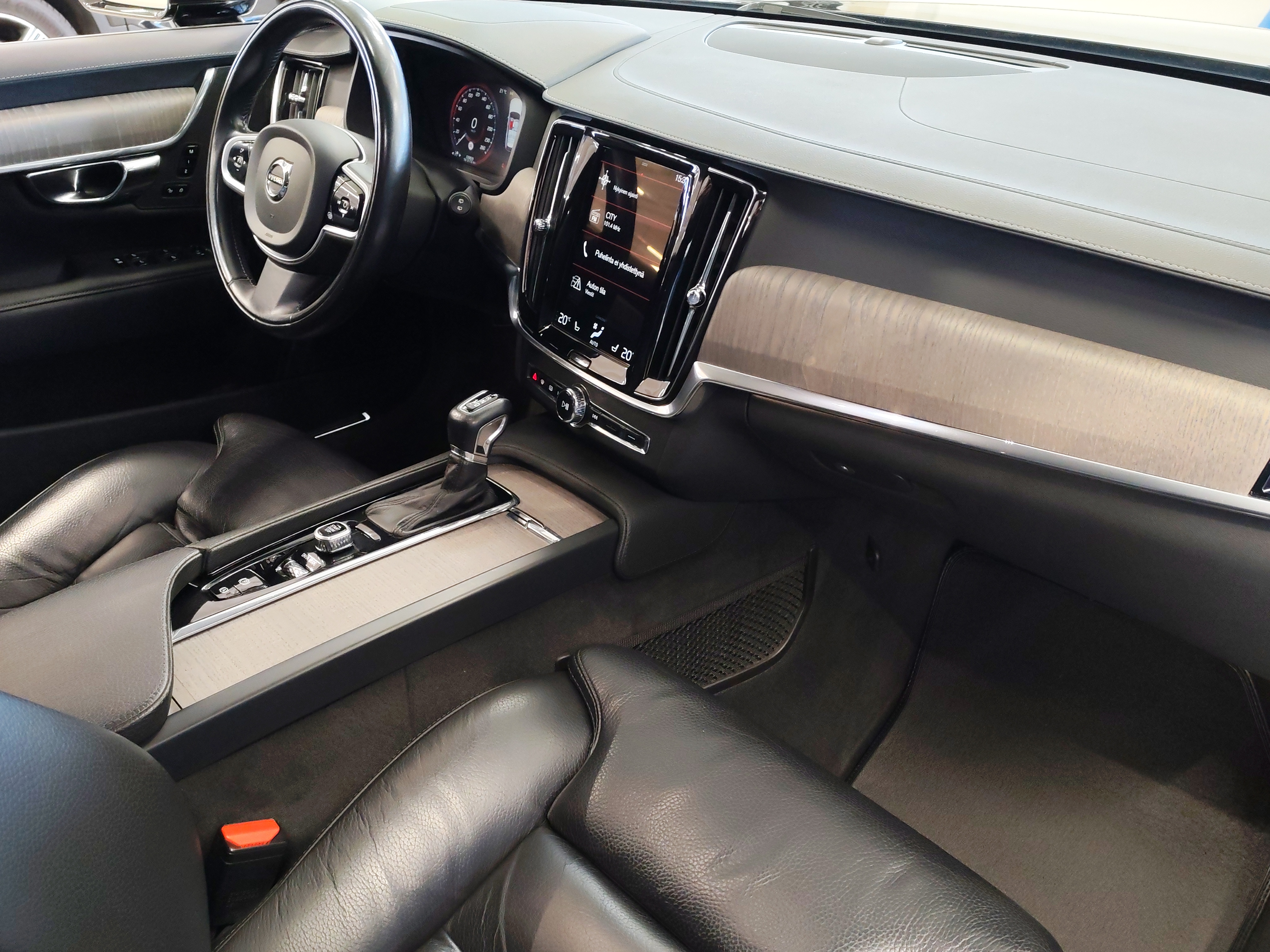 VOLVO V90 2021