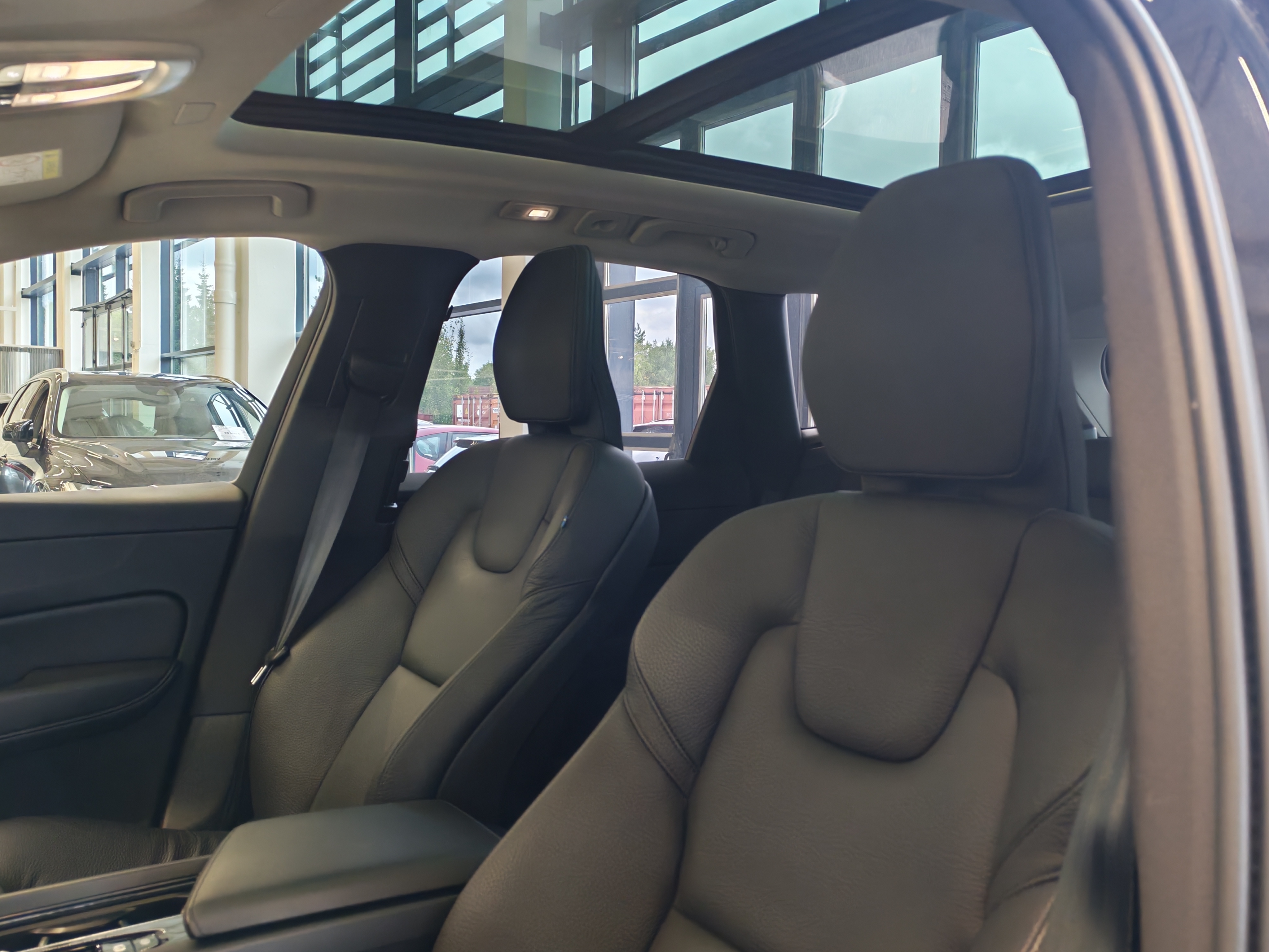 VOLVO XC60 2023