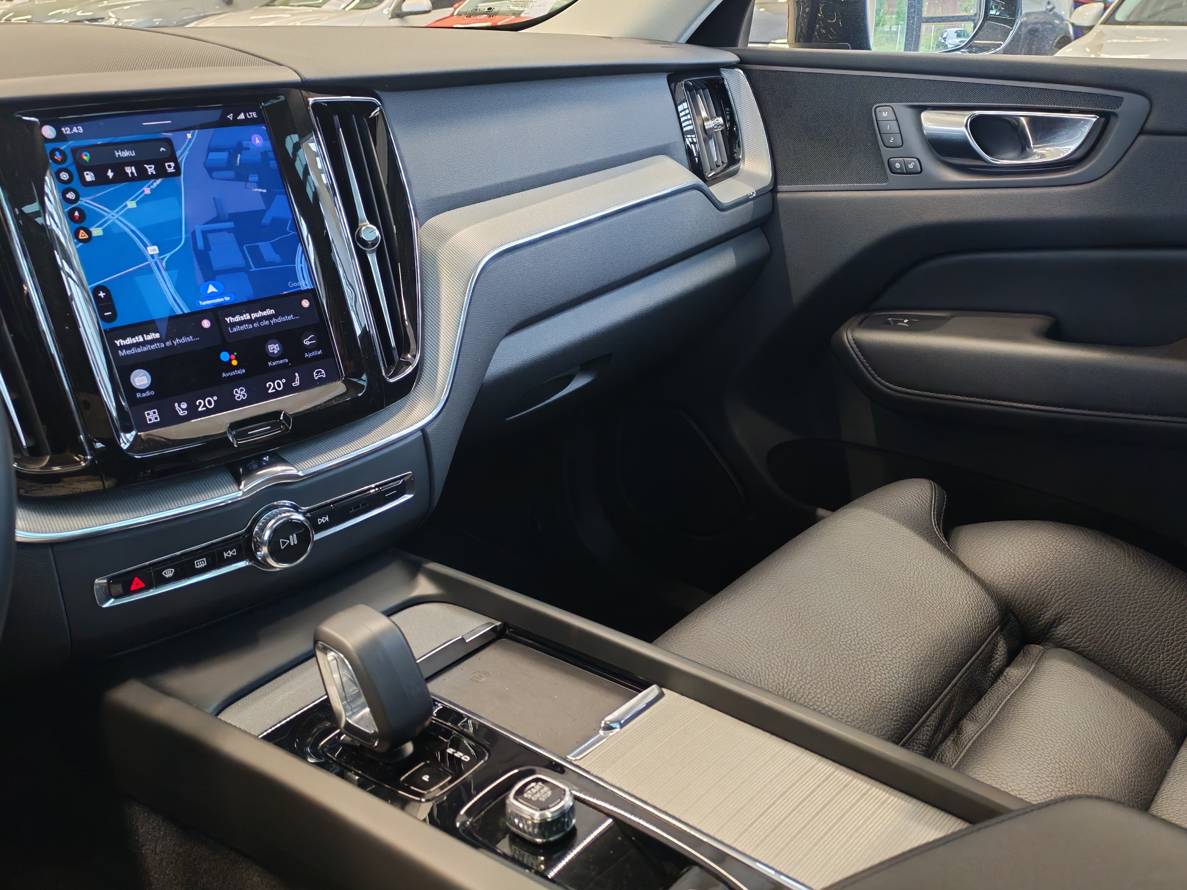 VOLVO XC60 2023