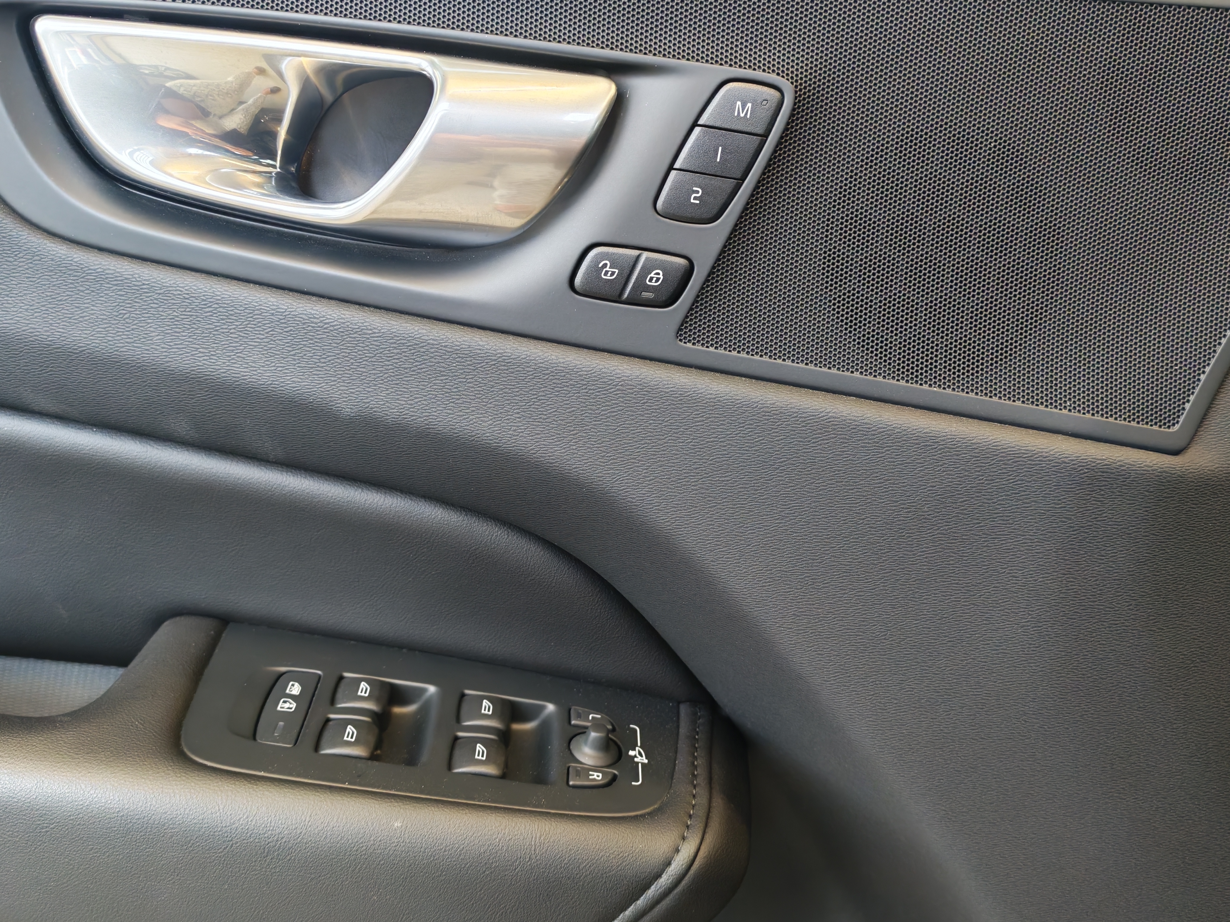 VOLVO XC60 2023