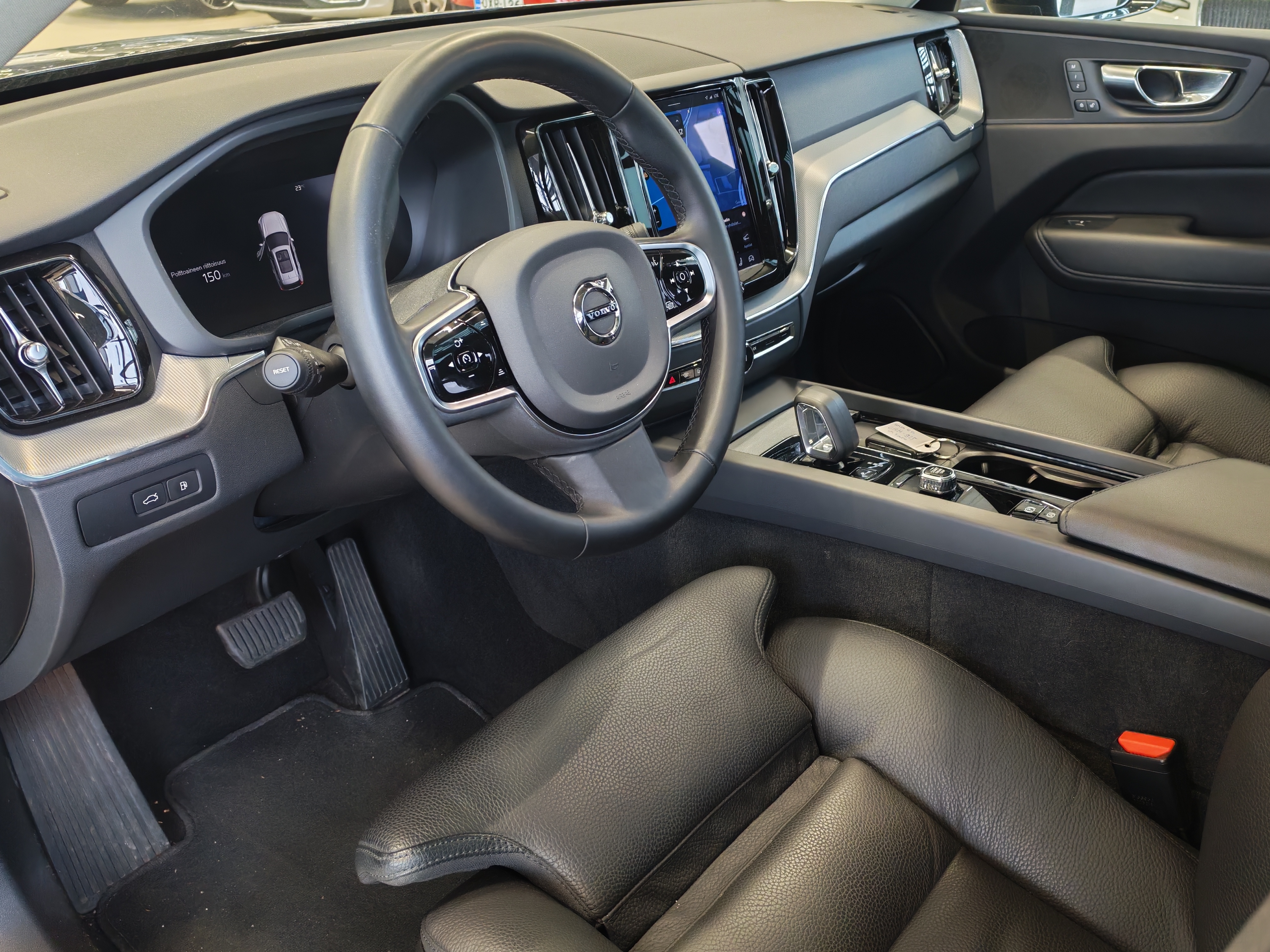 VOLVO XC60 2023