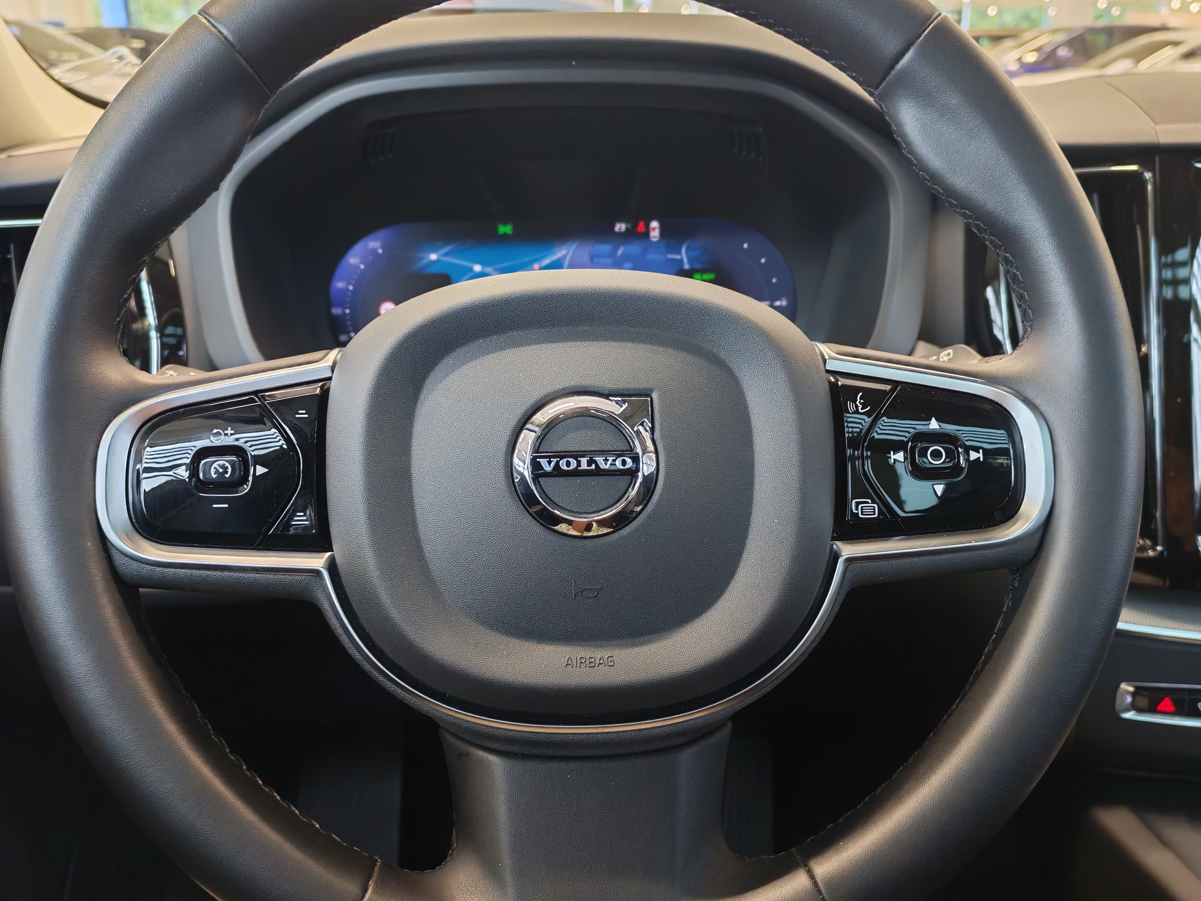 VOLVO XC60 2023