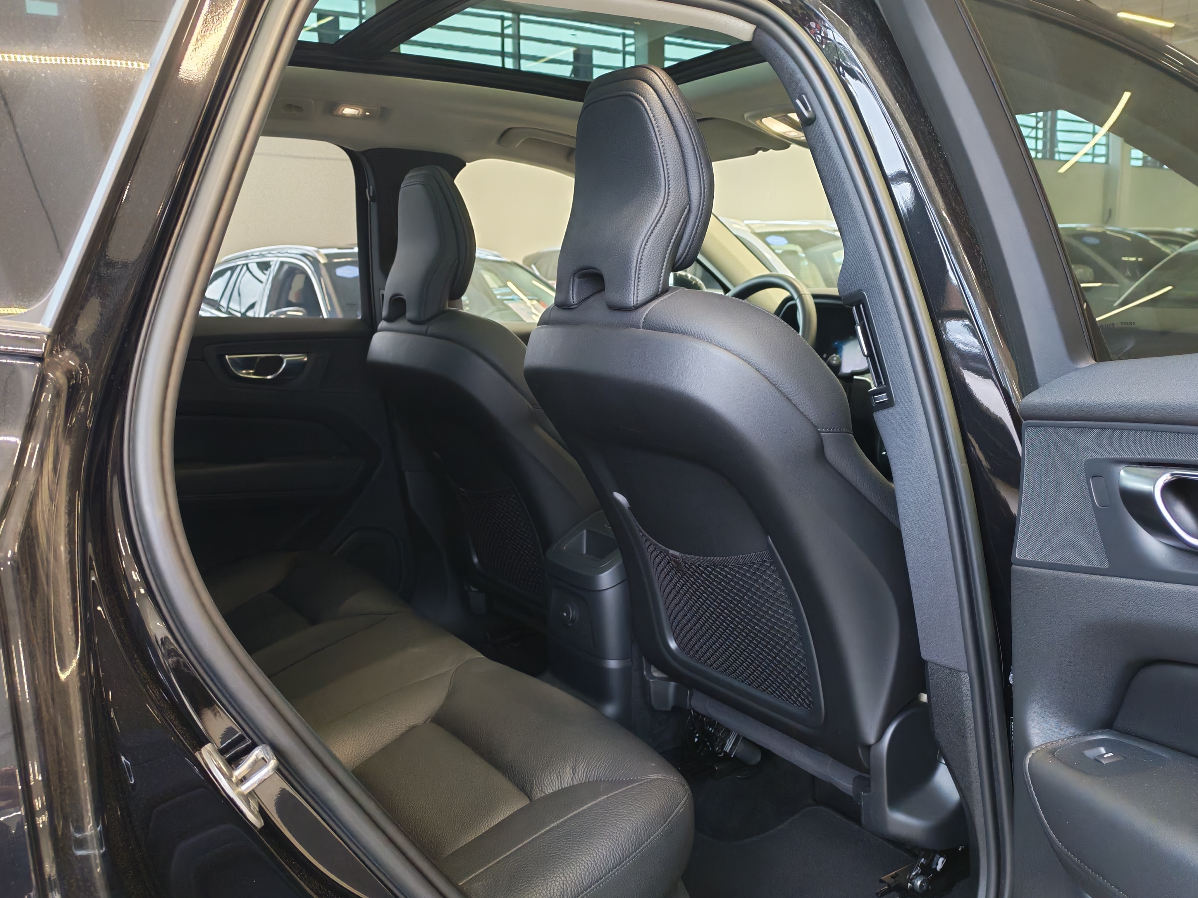 VOLVO XC60 2023
