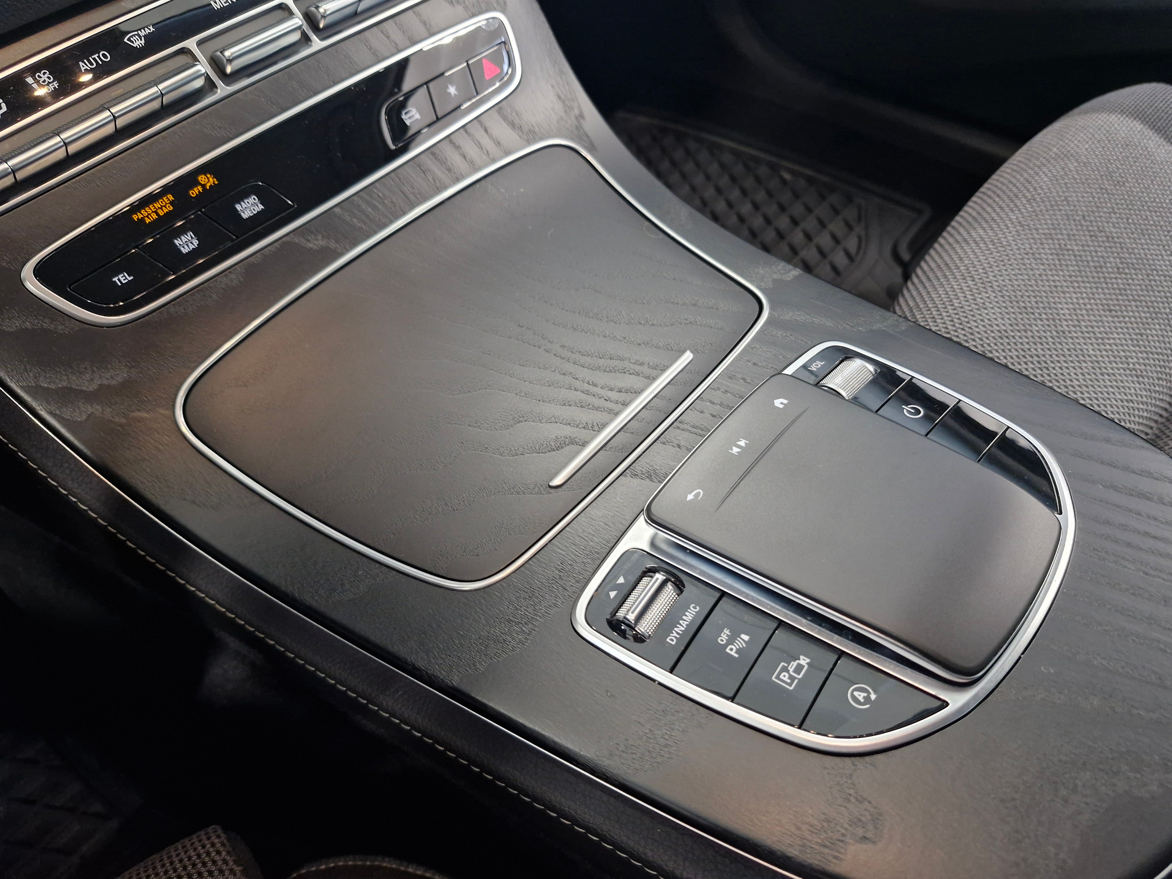 MERCEDES-BENZ E 2022