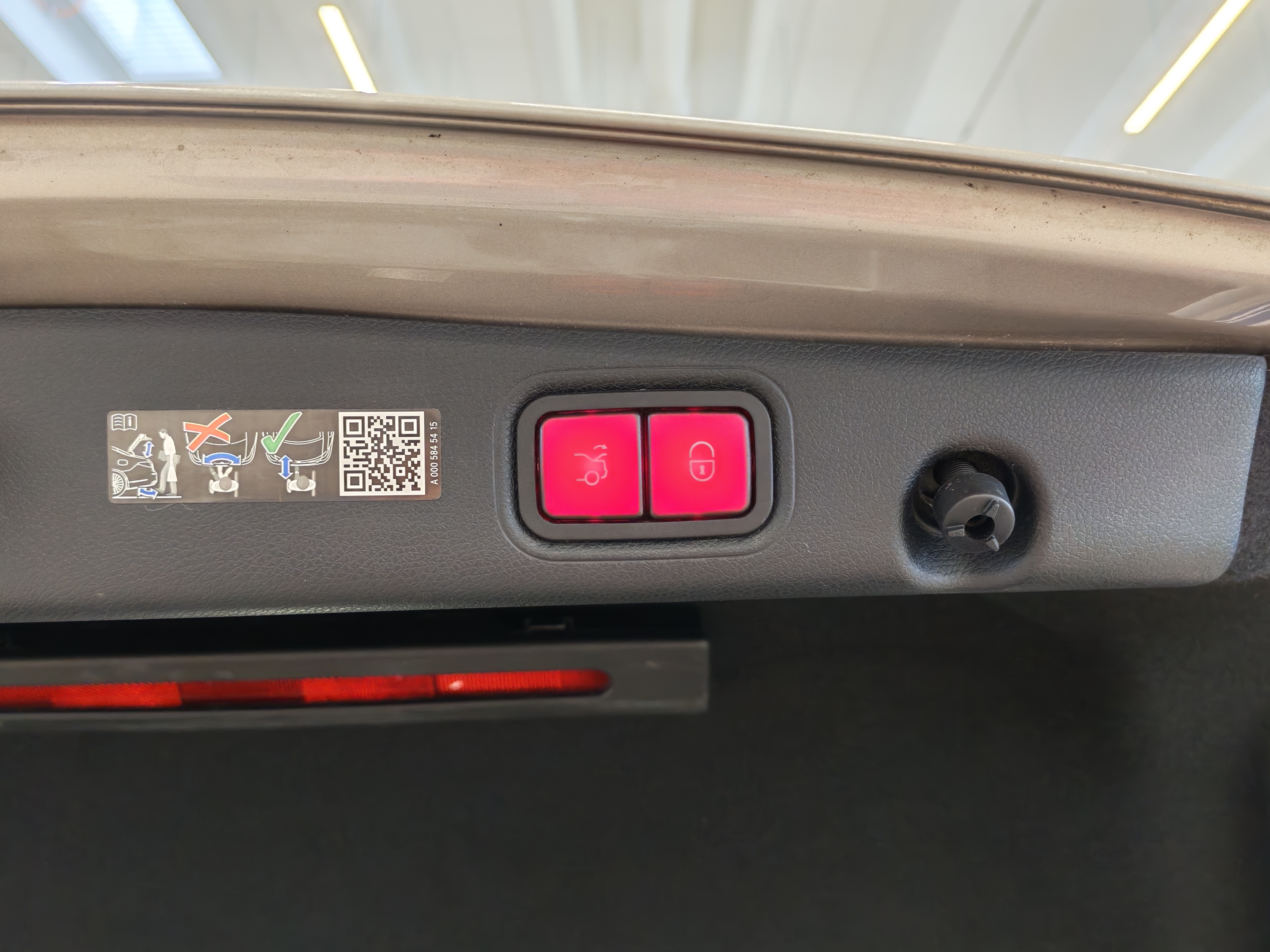 MERCEDES-BENZ E 2023