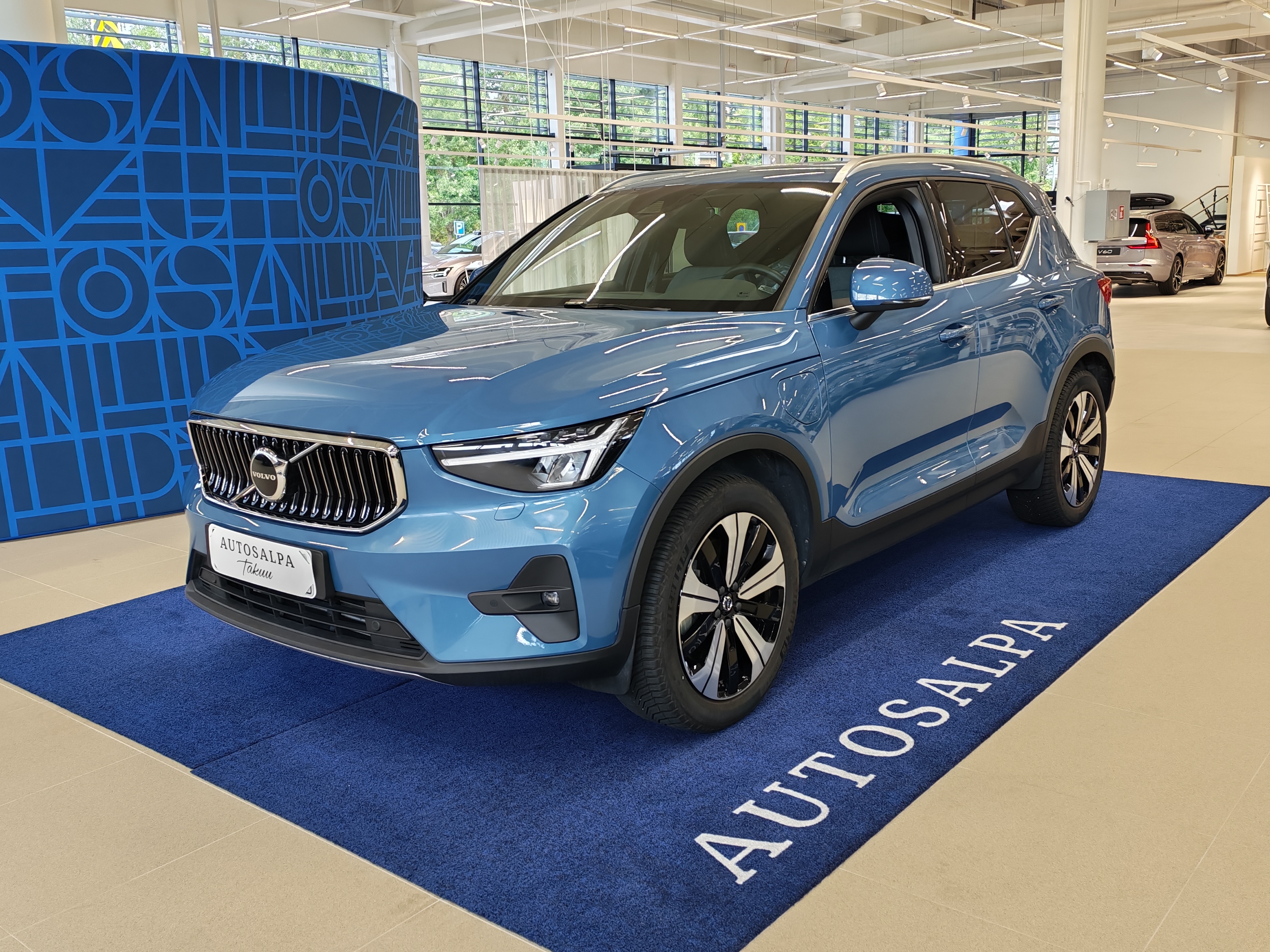 VOLVO XC40 2024