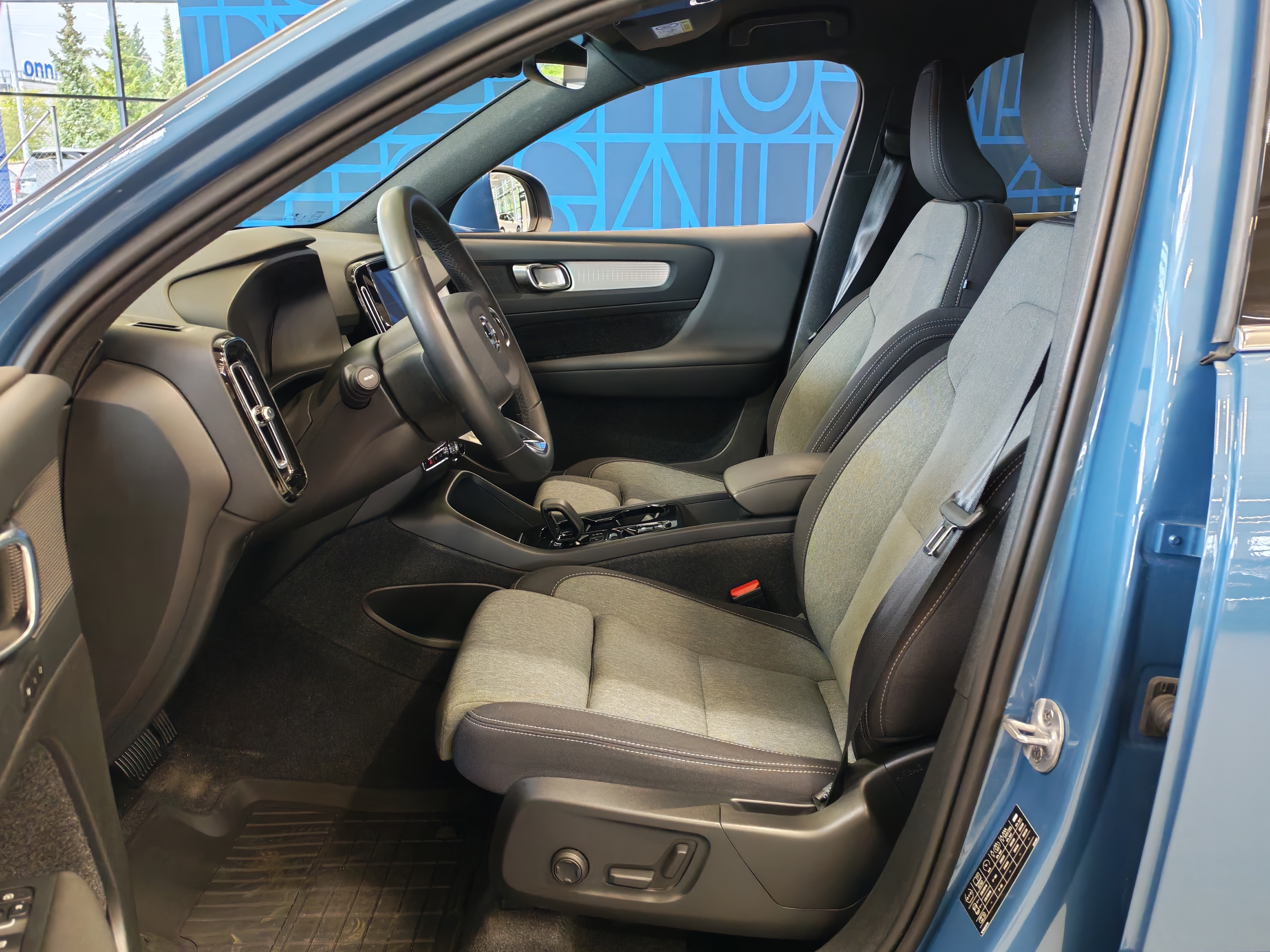 VOLVO XC40 2024