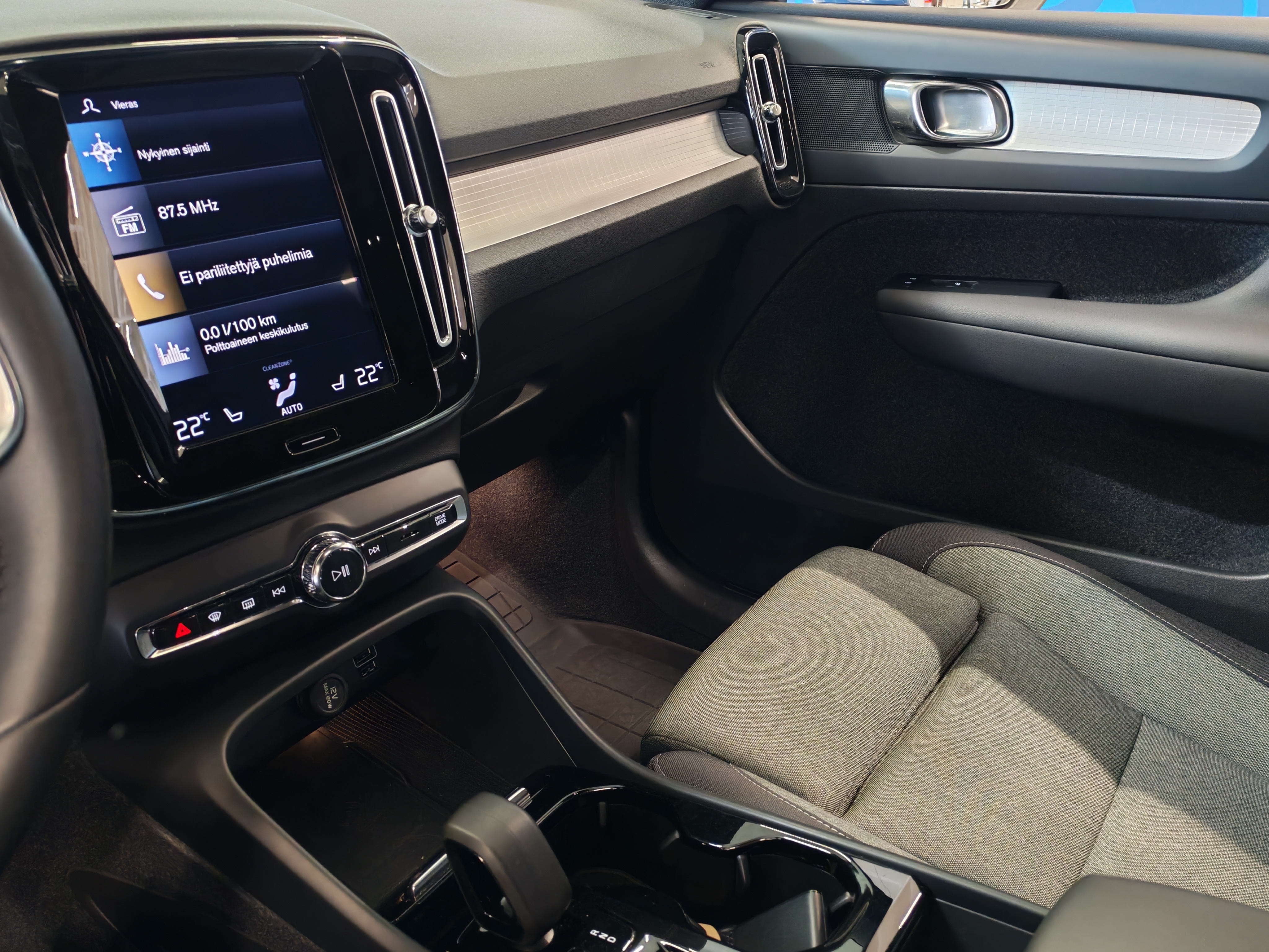 VOLVO XC40 2024