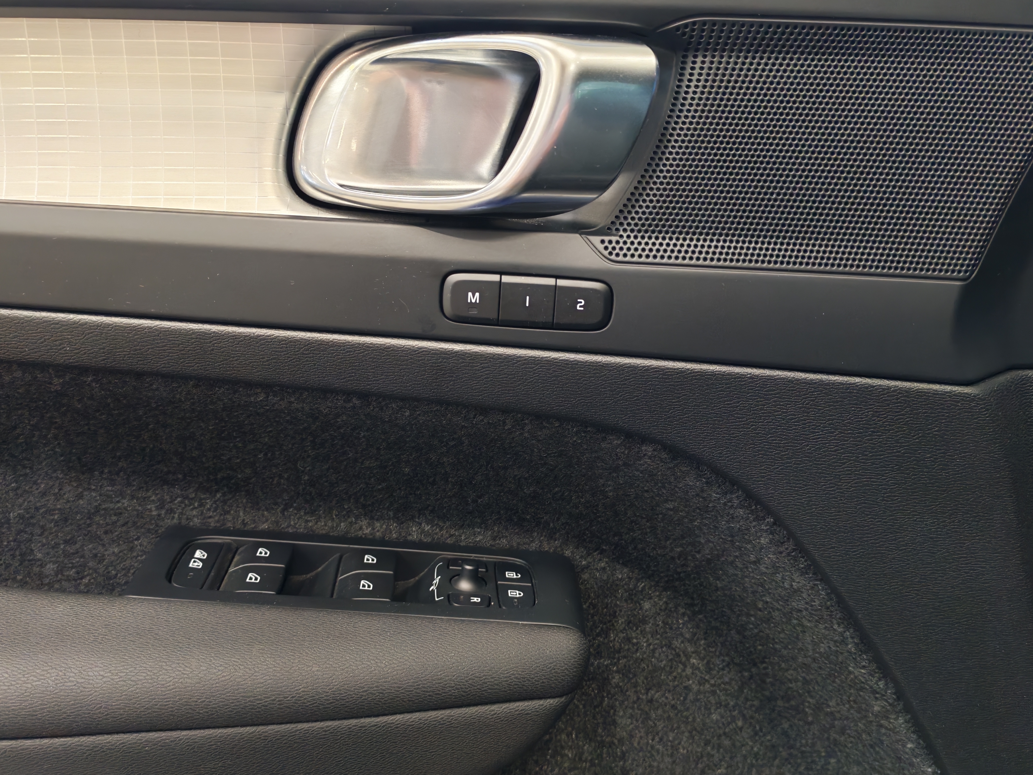 VOLVO XC40 2024
