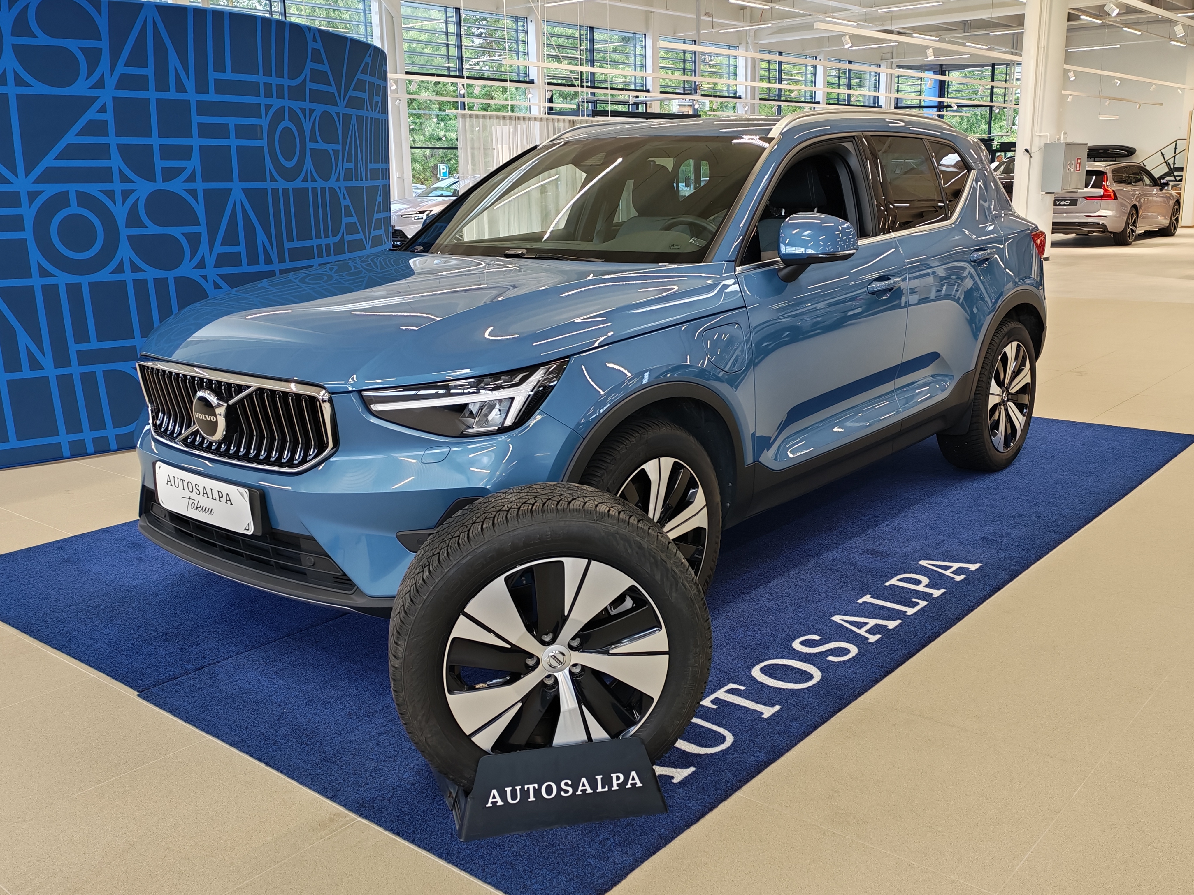 VOLVO XC40 2024