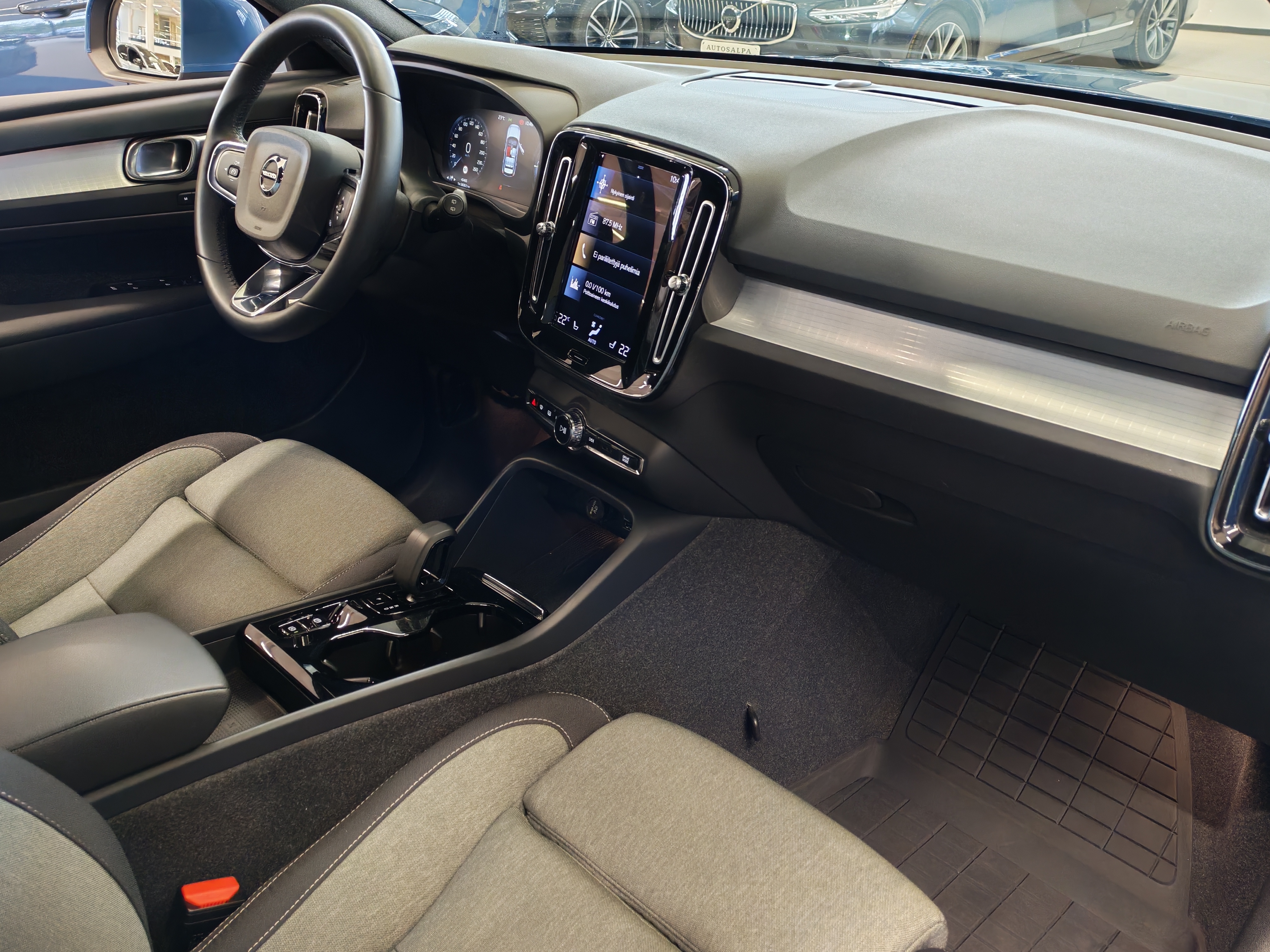 VOLVO XC40 2024