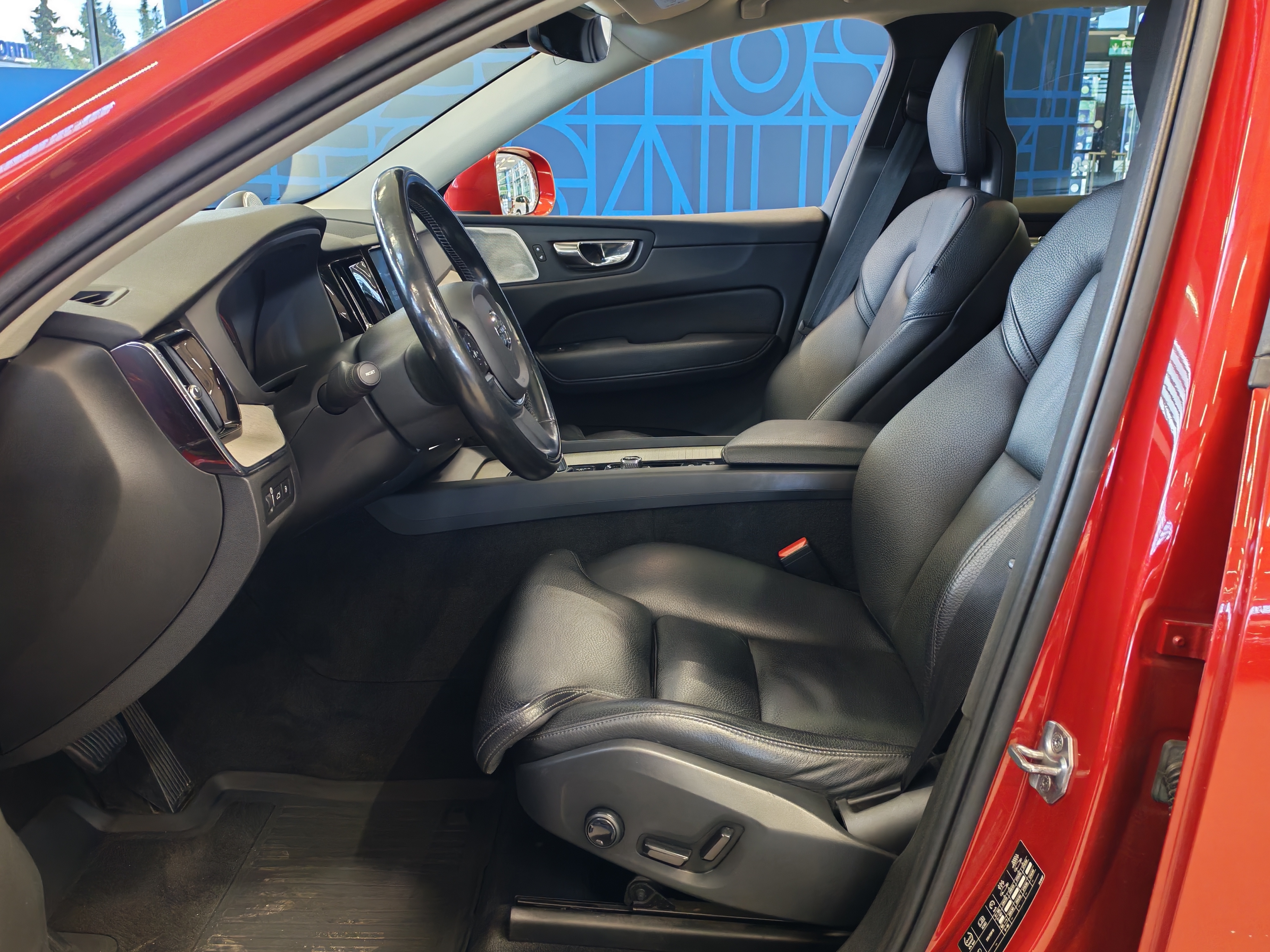 VOLVO XC60 2018