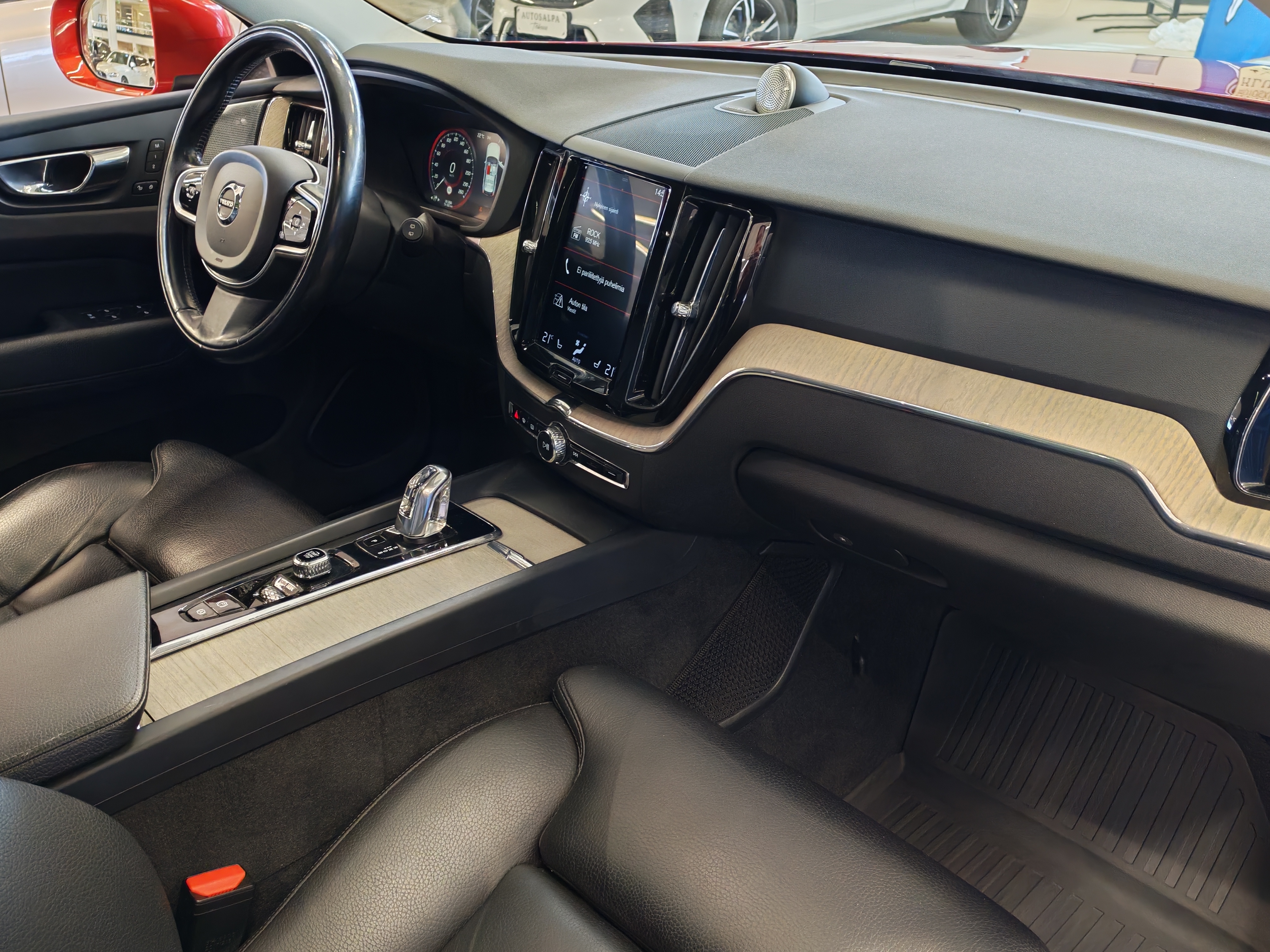 VOLVO XC60 2018