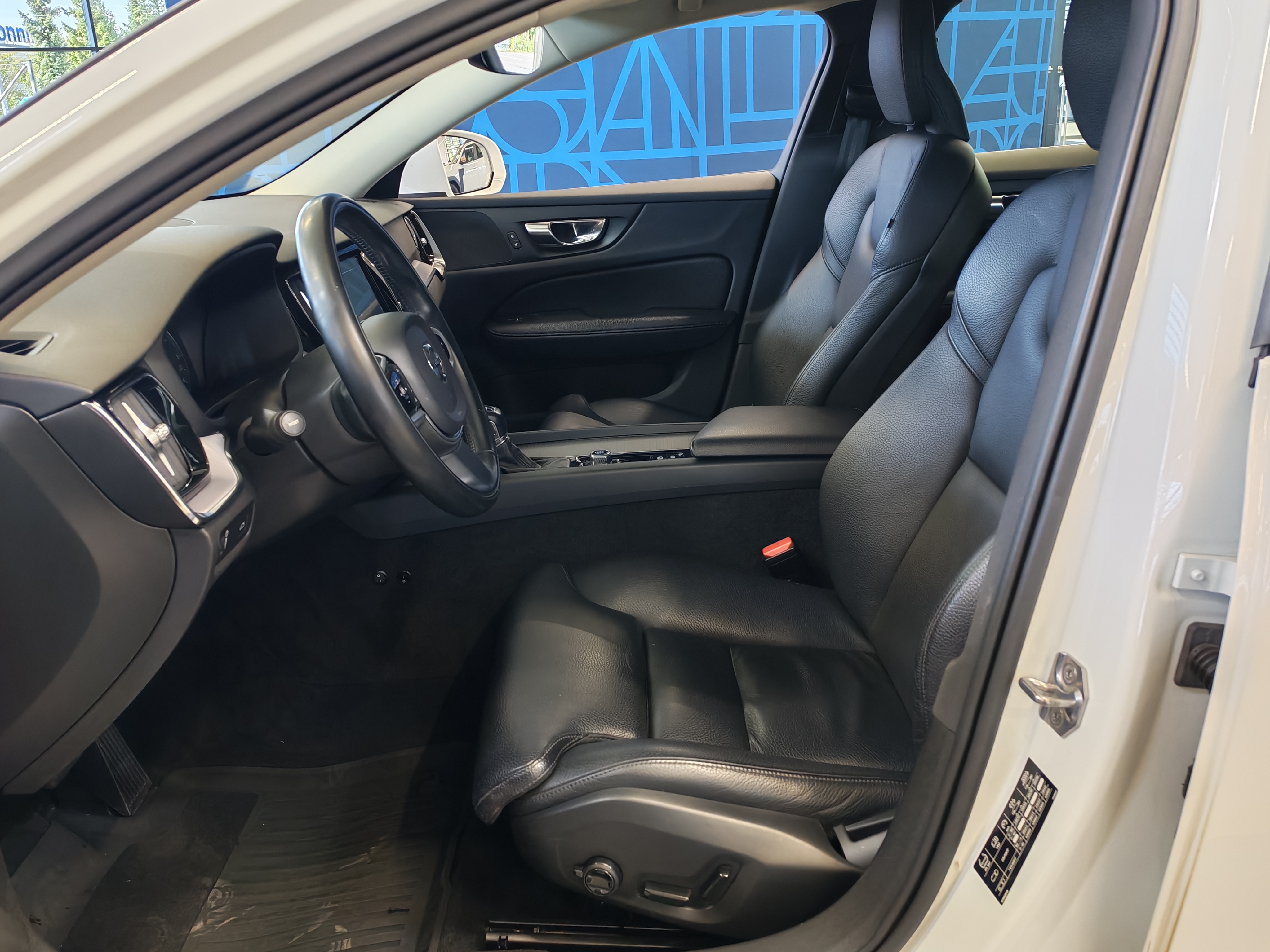 VOLVO V60 2020