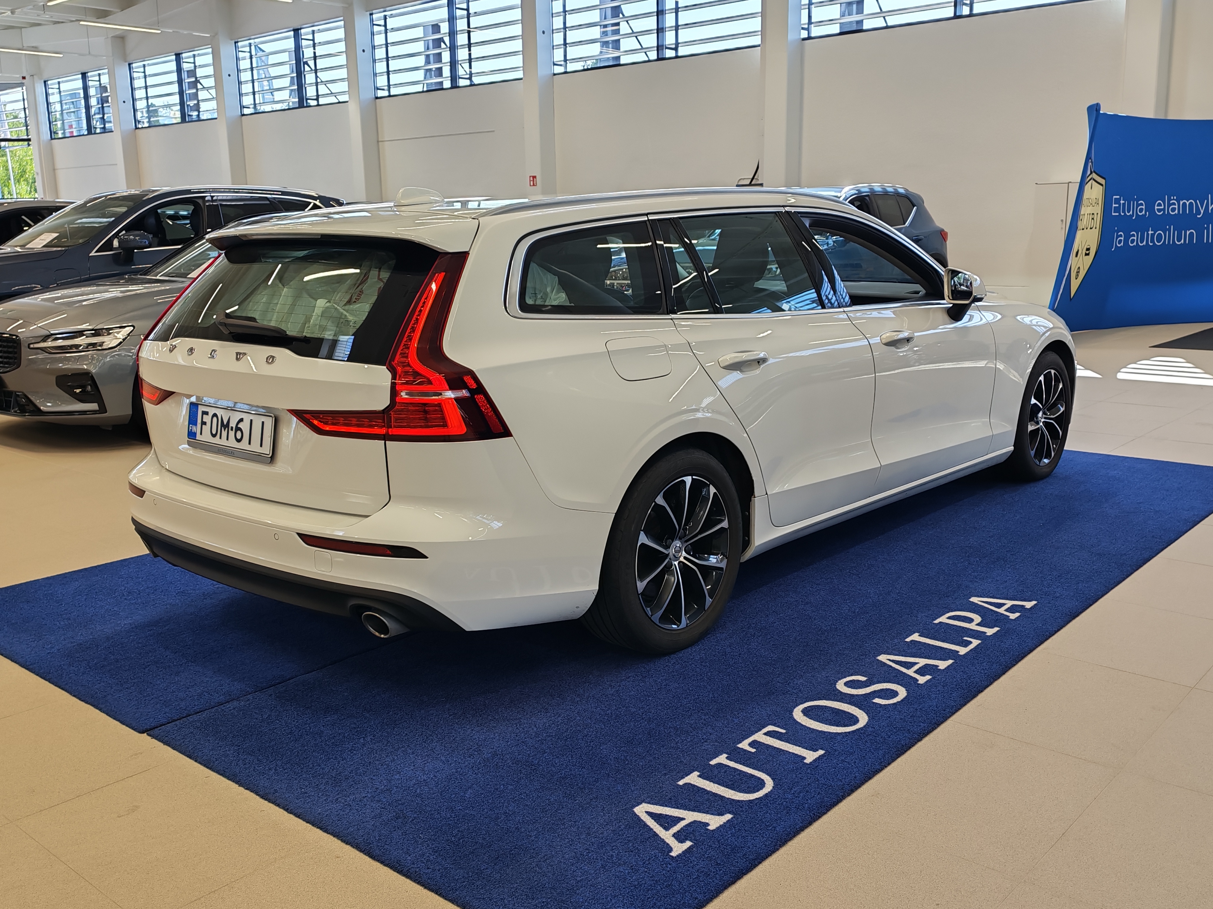 VOLVO V60 2020