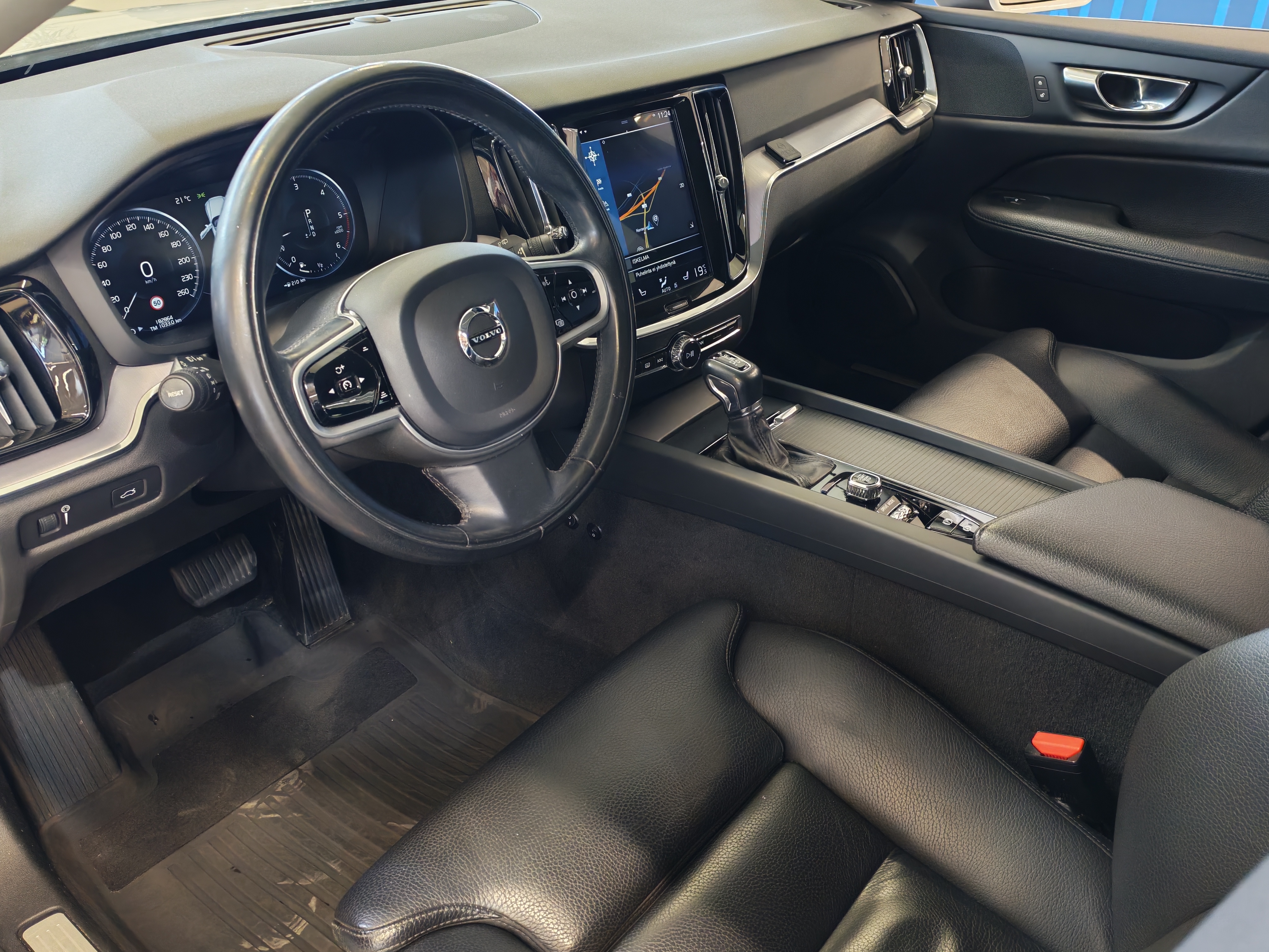 VOLVO V60 2020