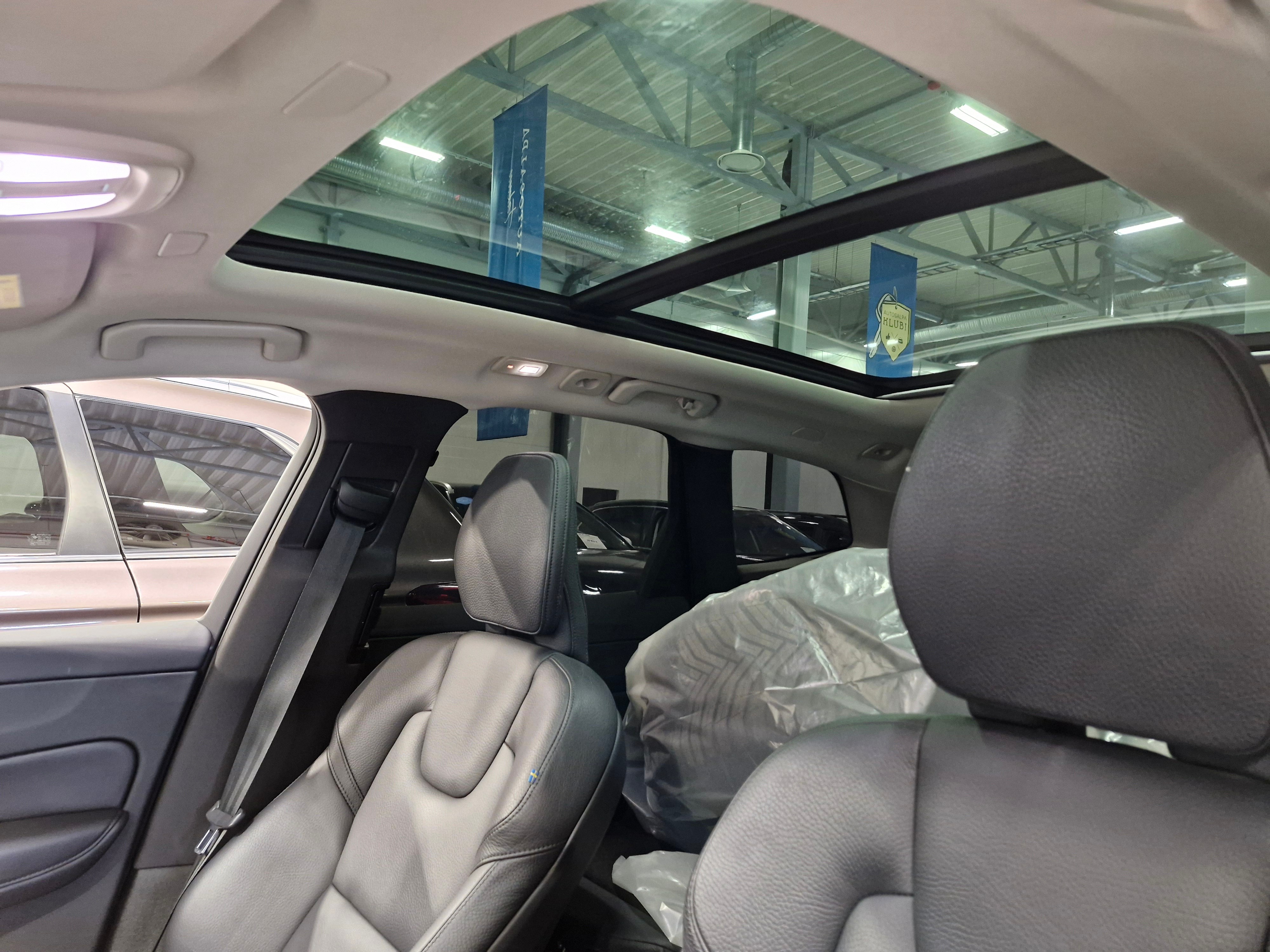 VOLVO XC60 2023