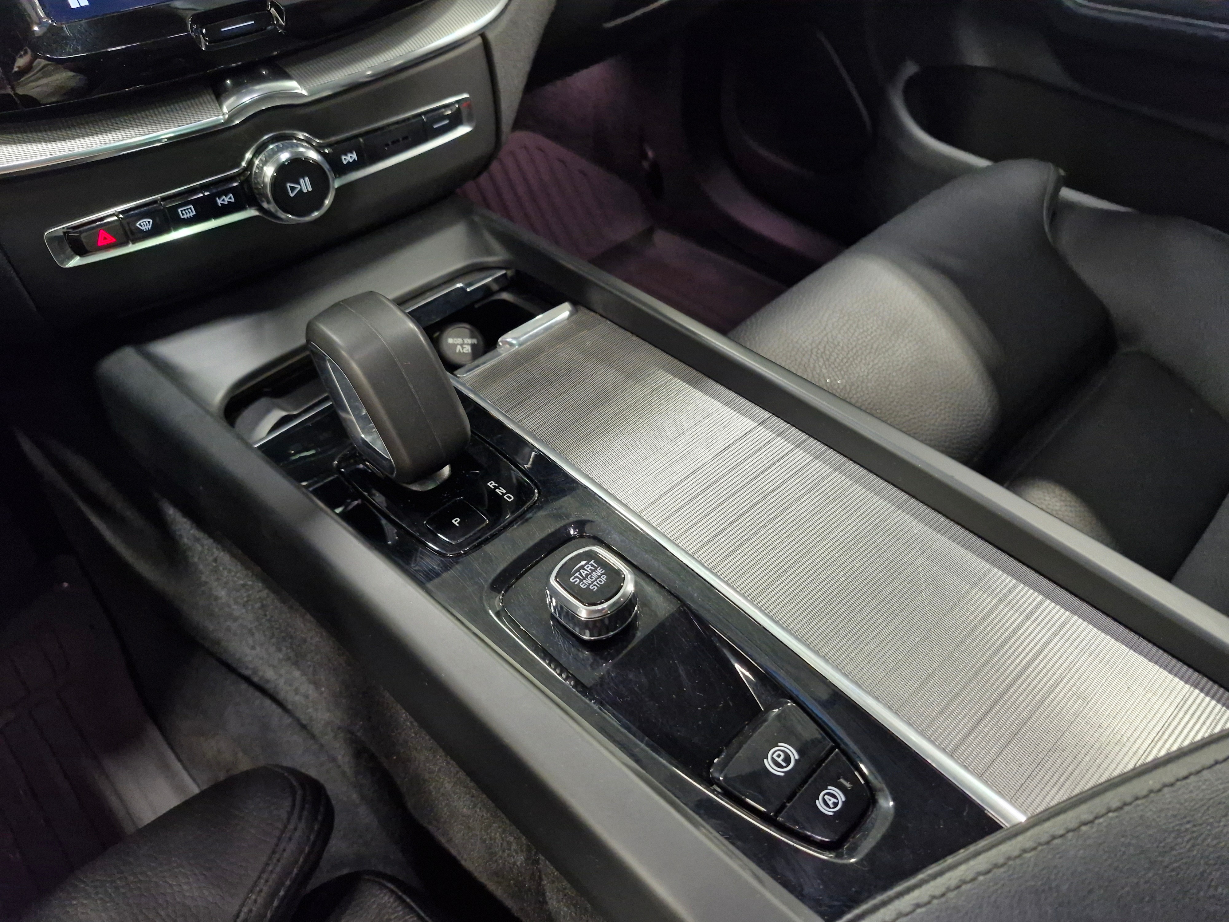 VOLVO XC60 2023