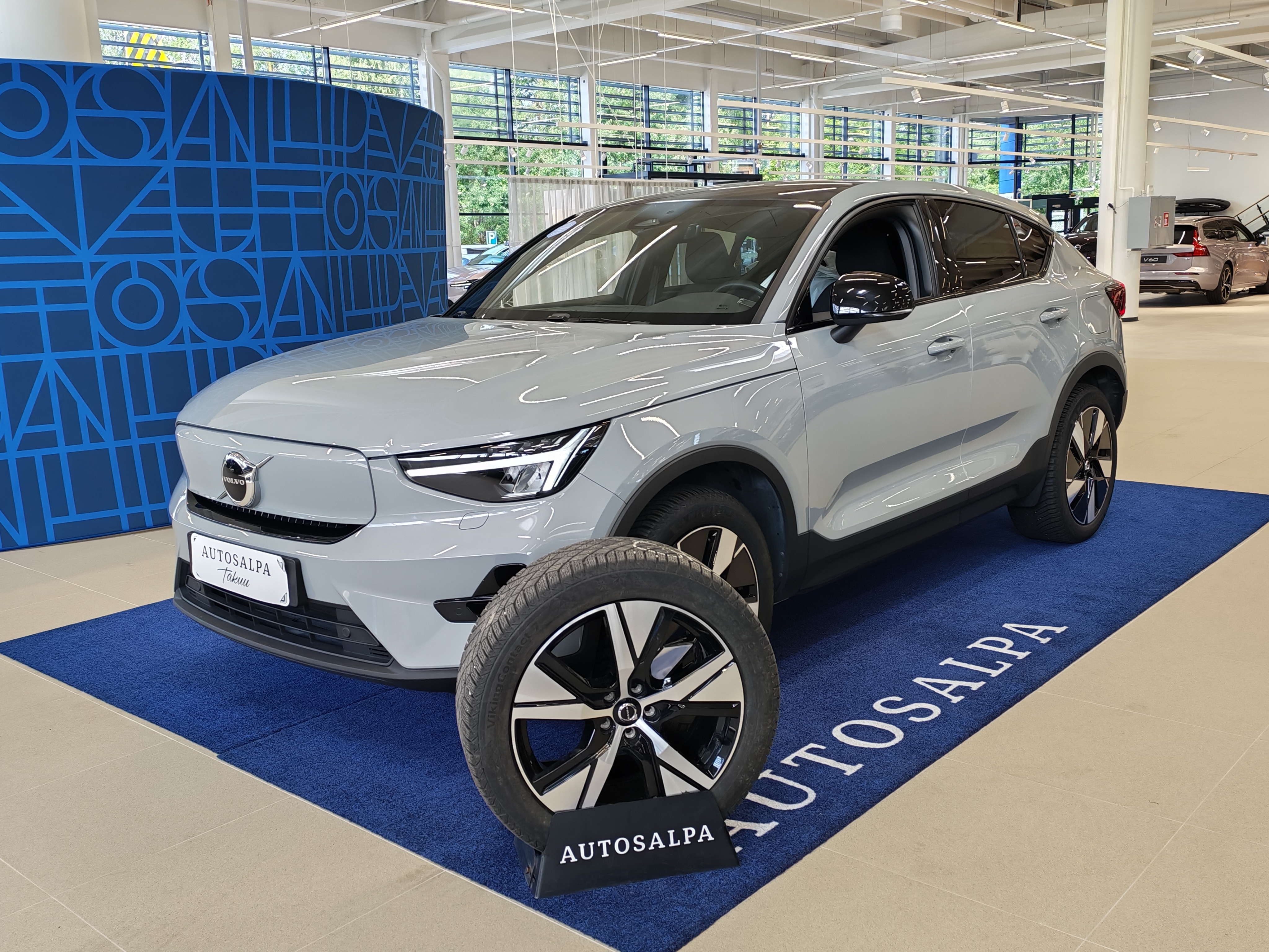 VOLVO C40 2024