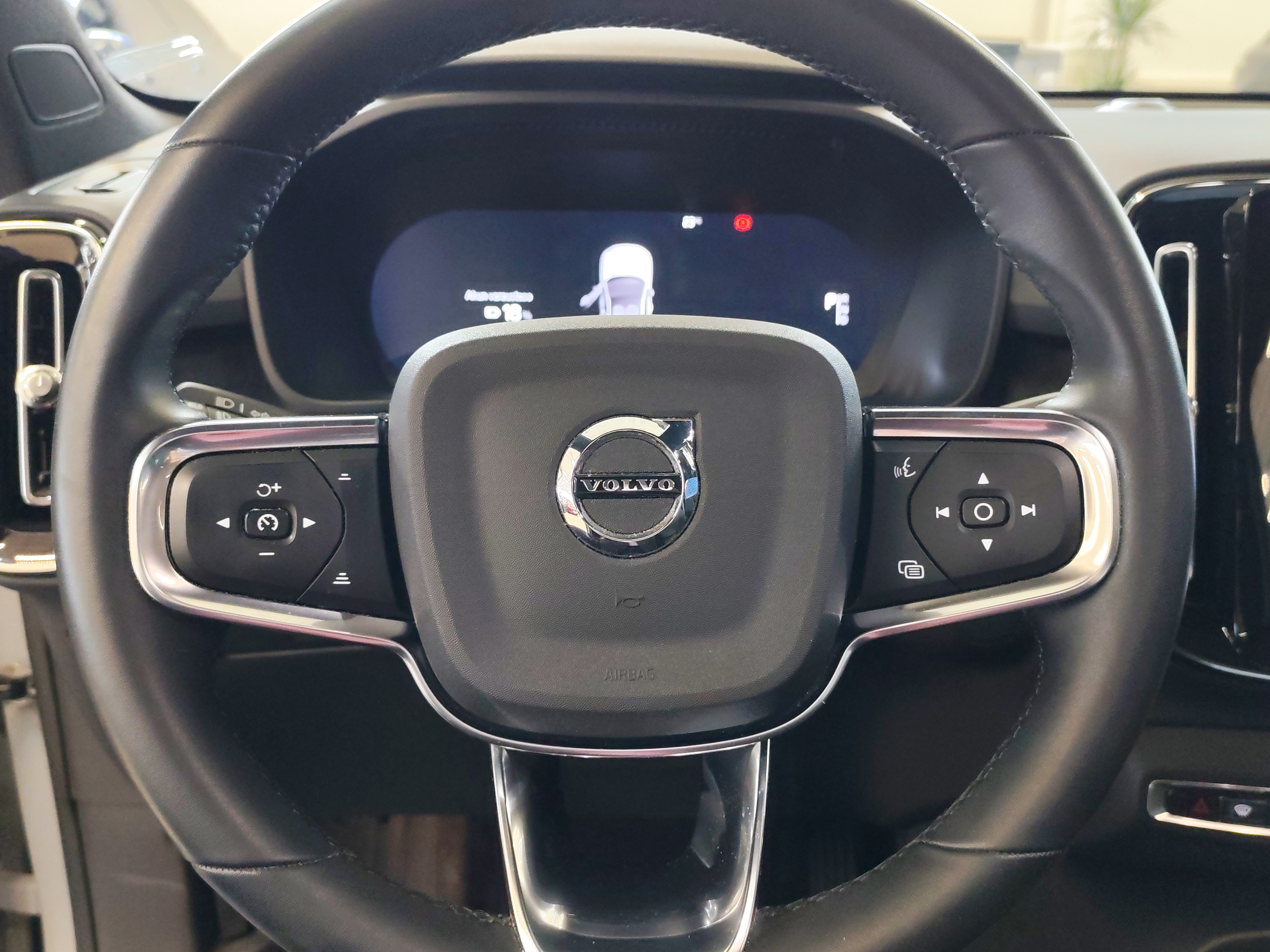 VOLVO C40 2024