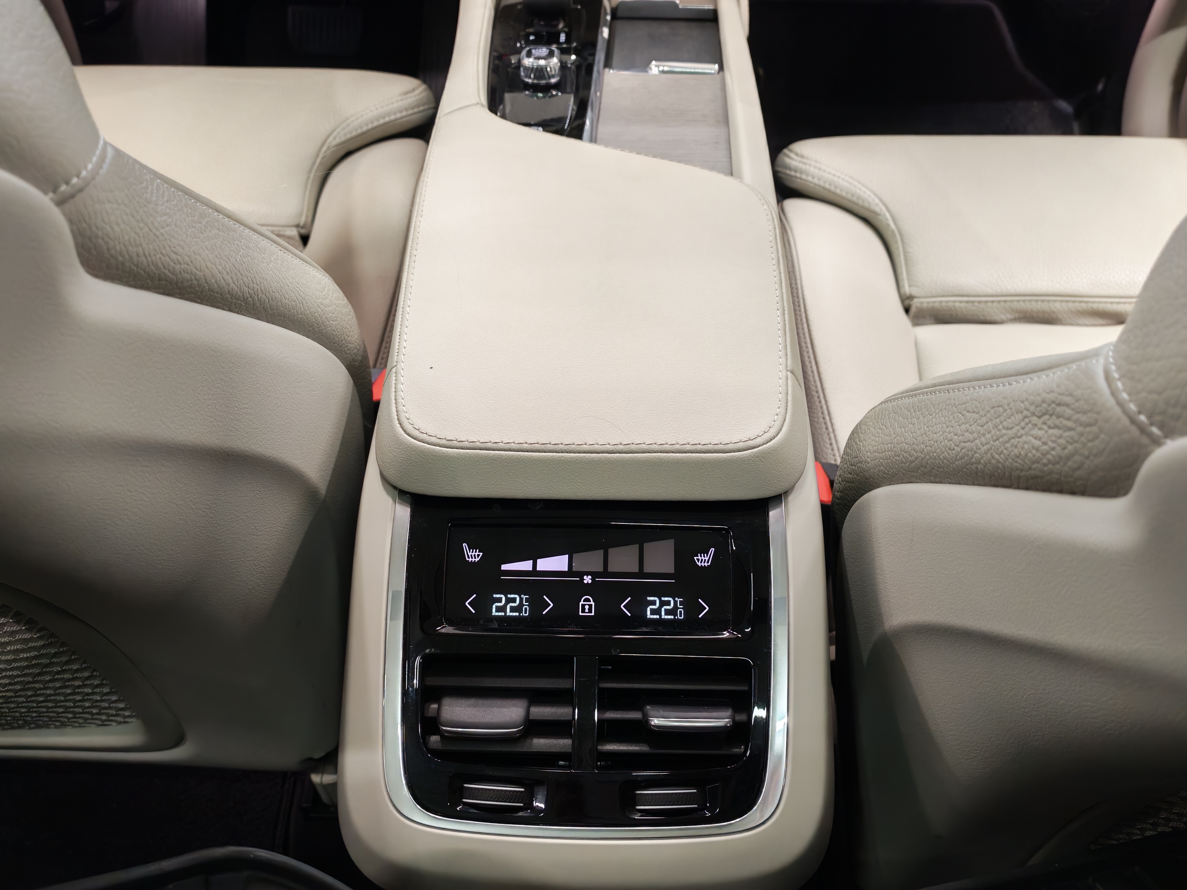 VOLVO XC90 2023