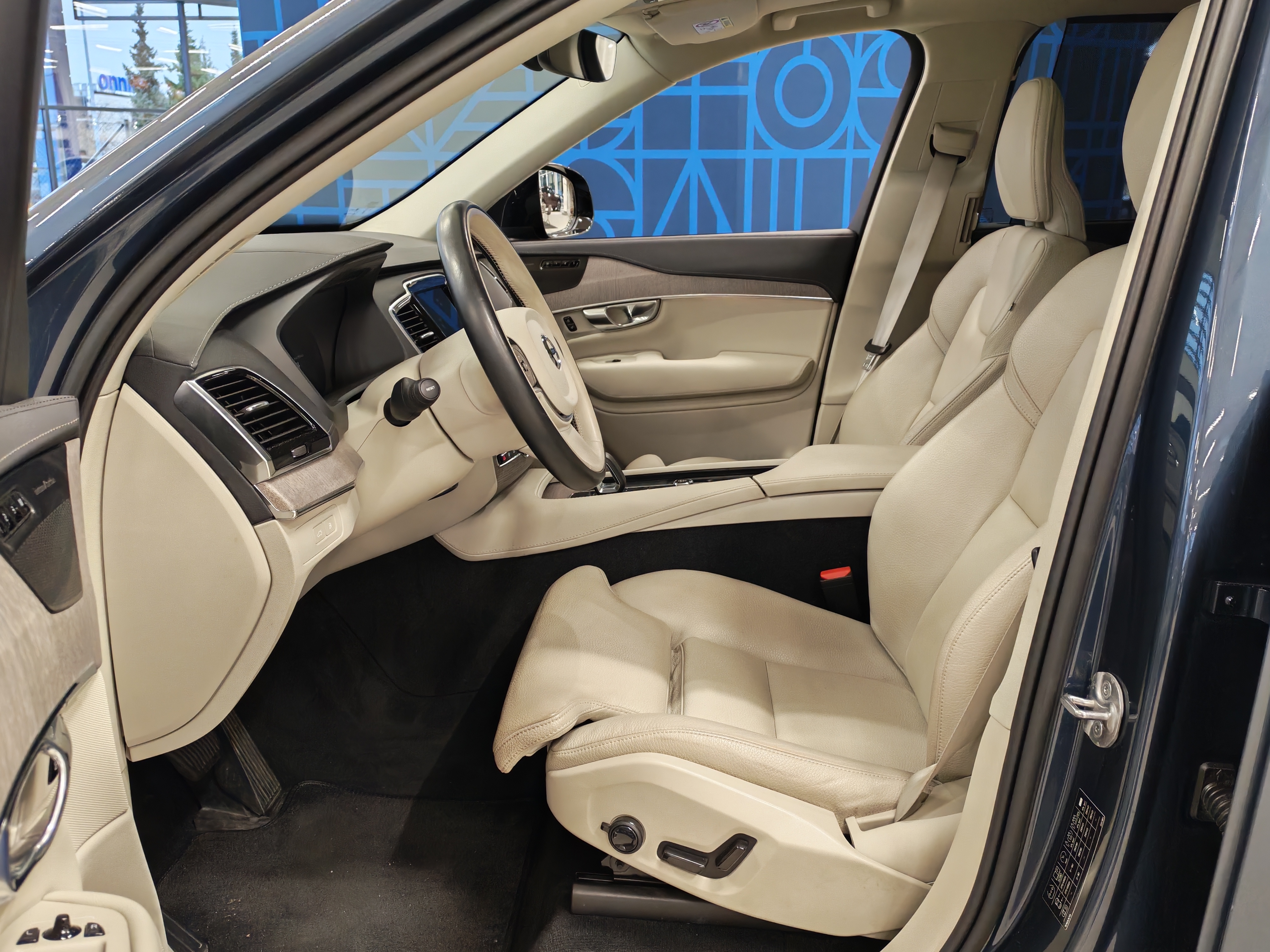 VOLVO XC90 2023